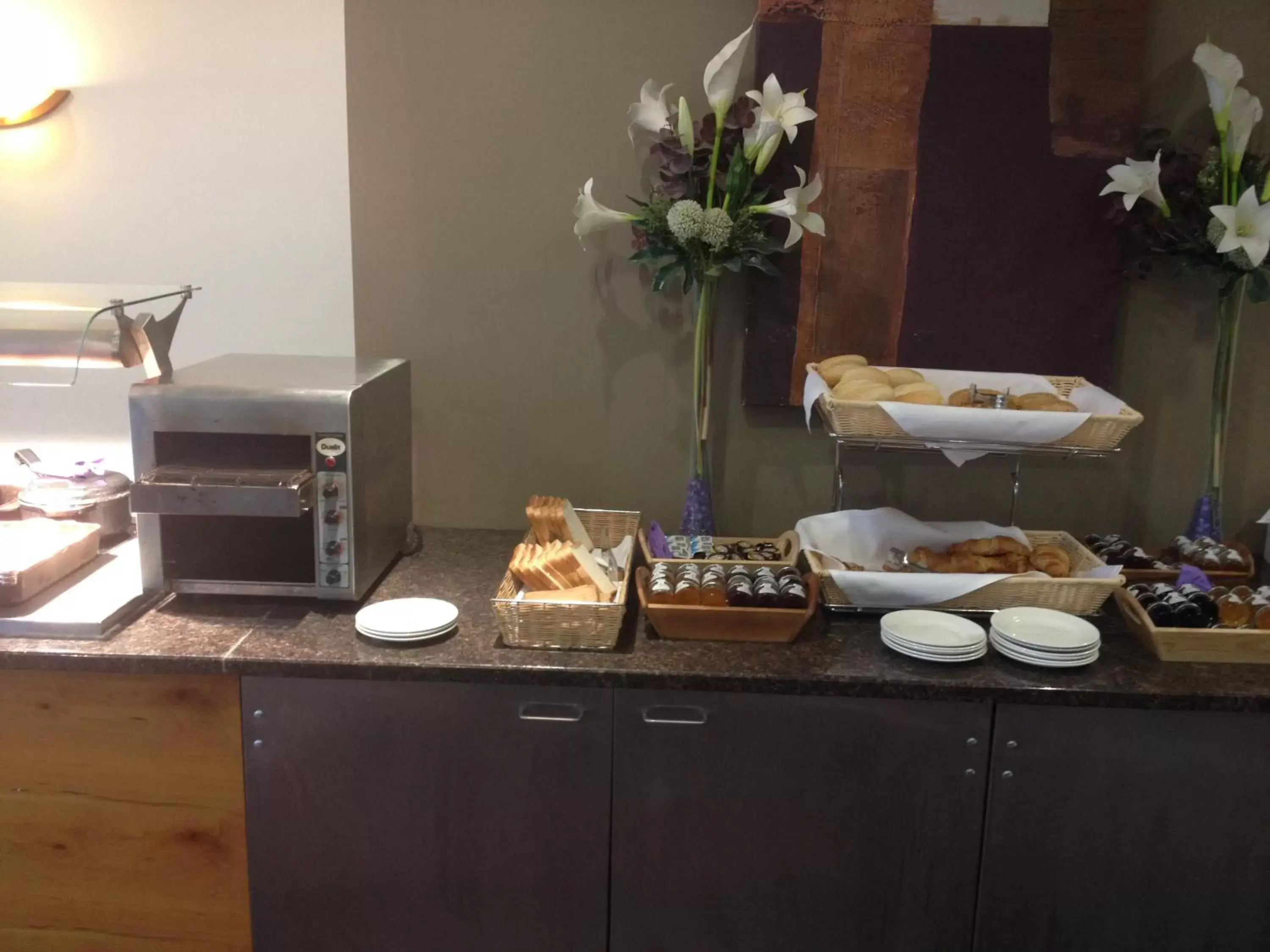 Coffee/tea facilities in Ramada Plaza Wrexham