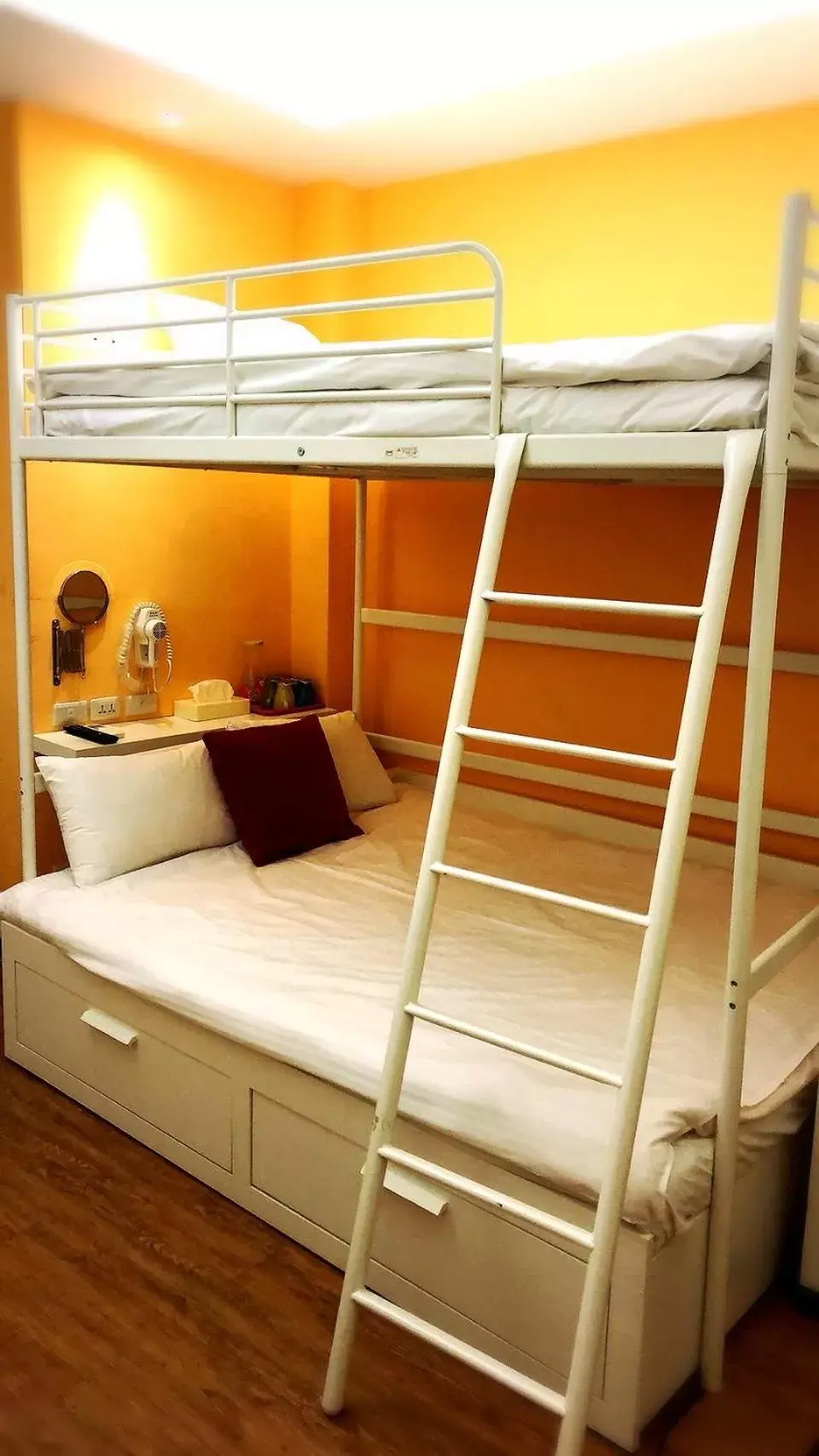Bunk Bed in Honey Prince