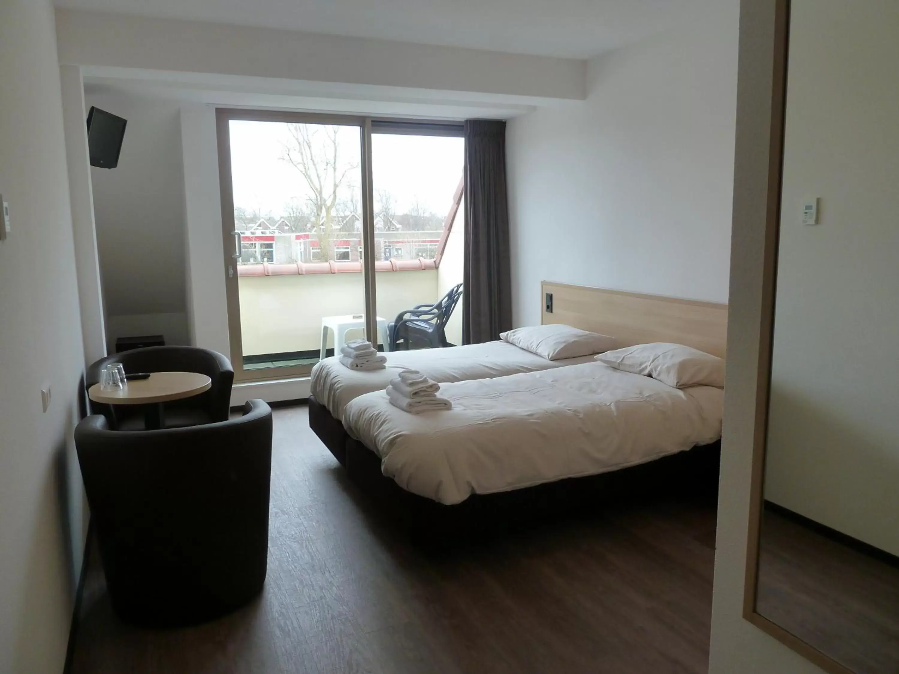 Photo of the whole room, Bed in Hotel het Zwaantje