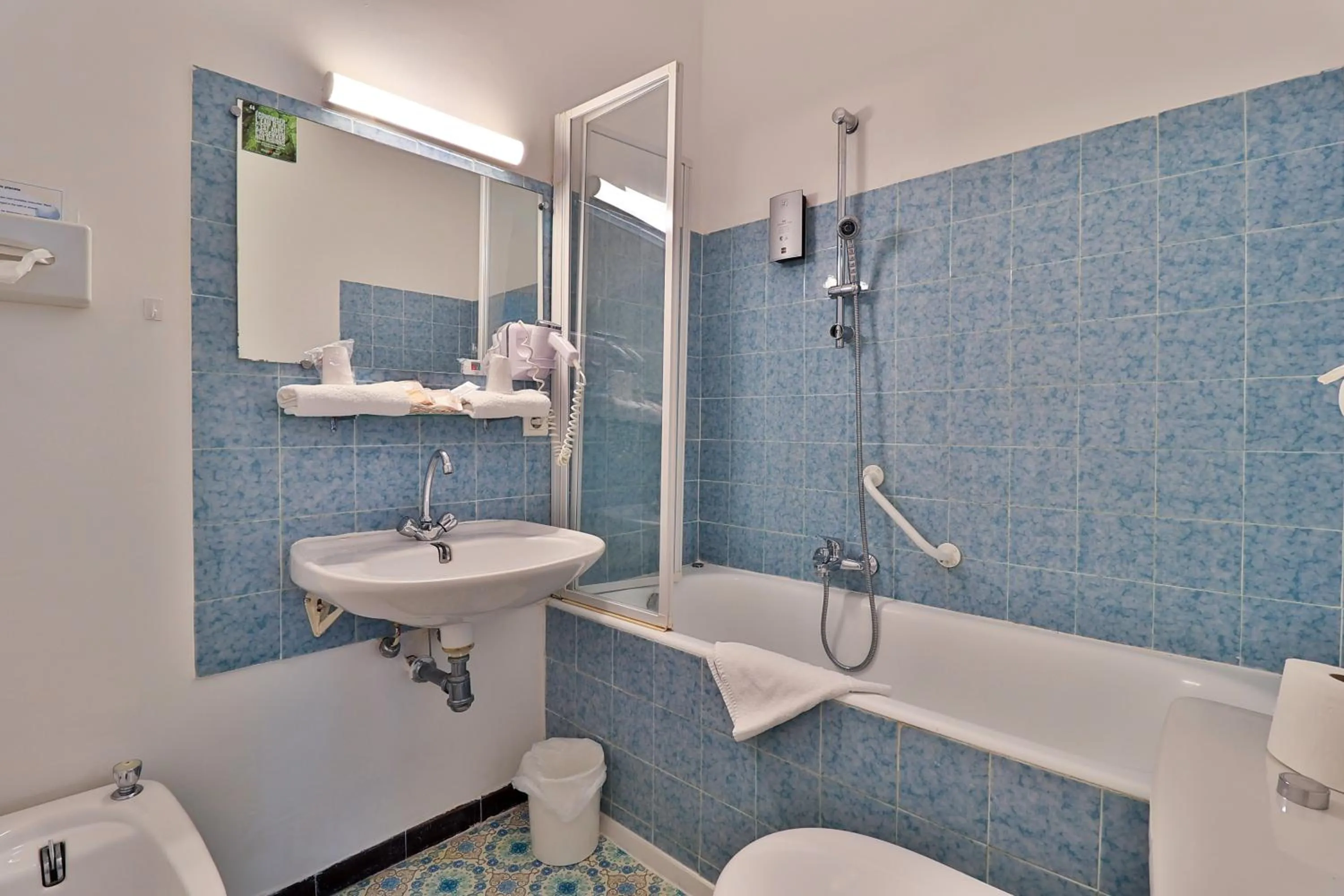 Shower in Logis Le Relais Imperial