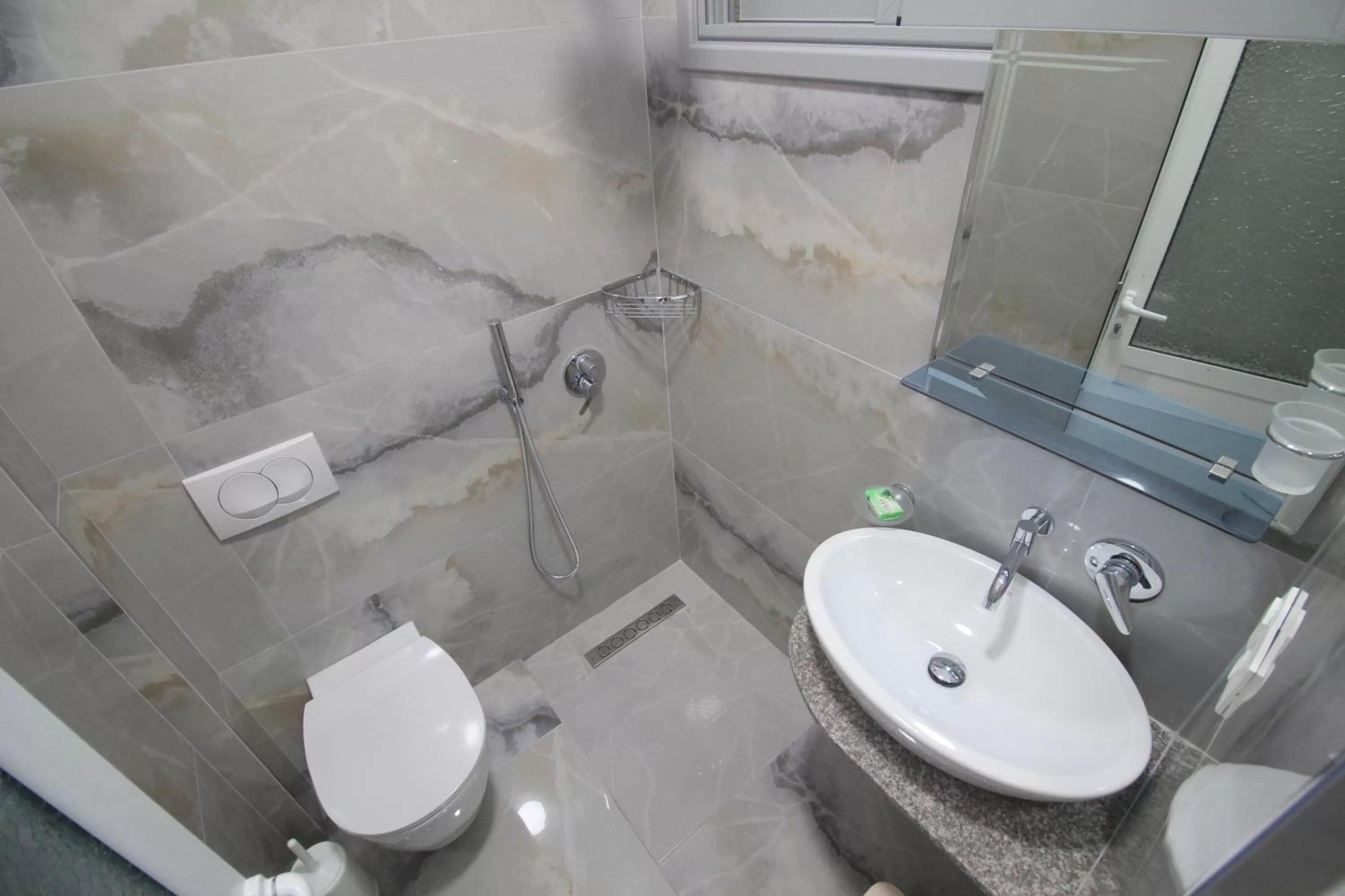 Bathroom in Murati Suites Sarandë