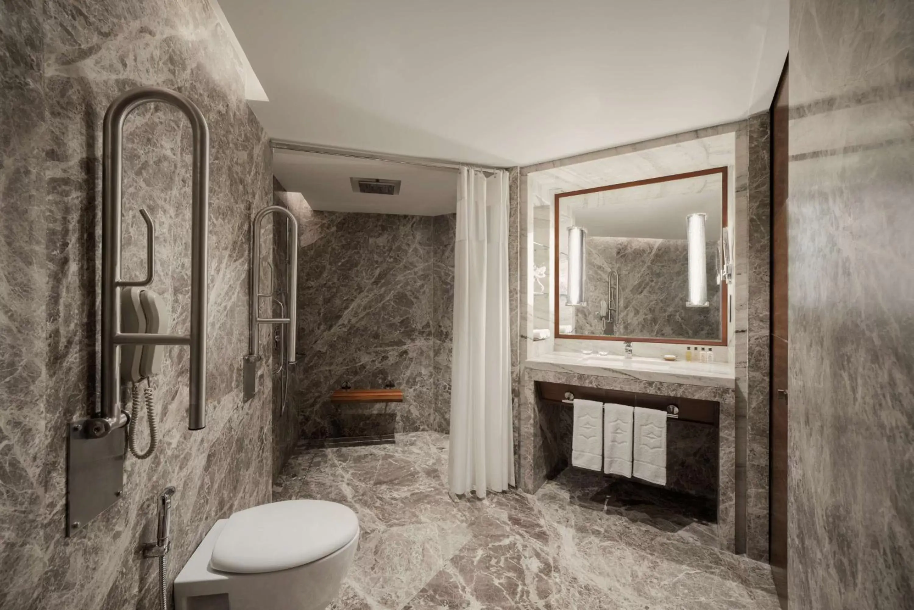 Photo of the whole room, Bathroom in Shangri-La Eros New Delhi