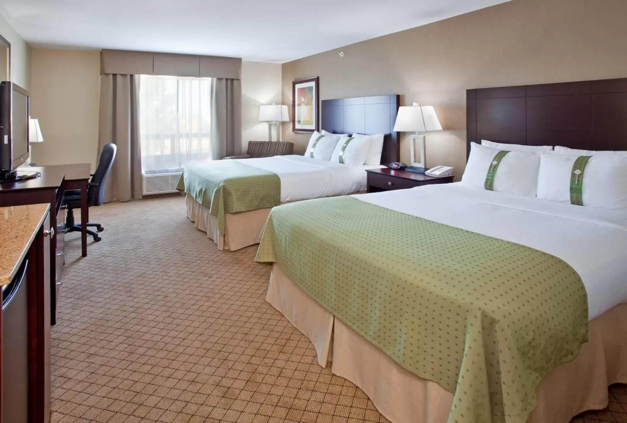 Photo of the whole room, Bed in Holiday Inn Hotel and Suites-Kamloops, an IHG Hotel