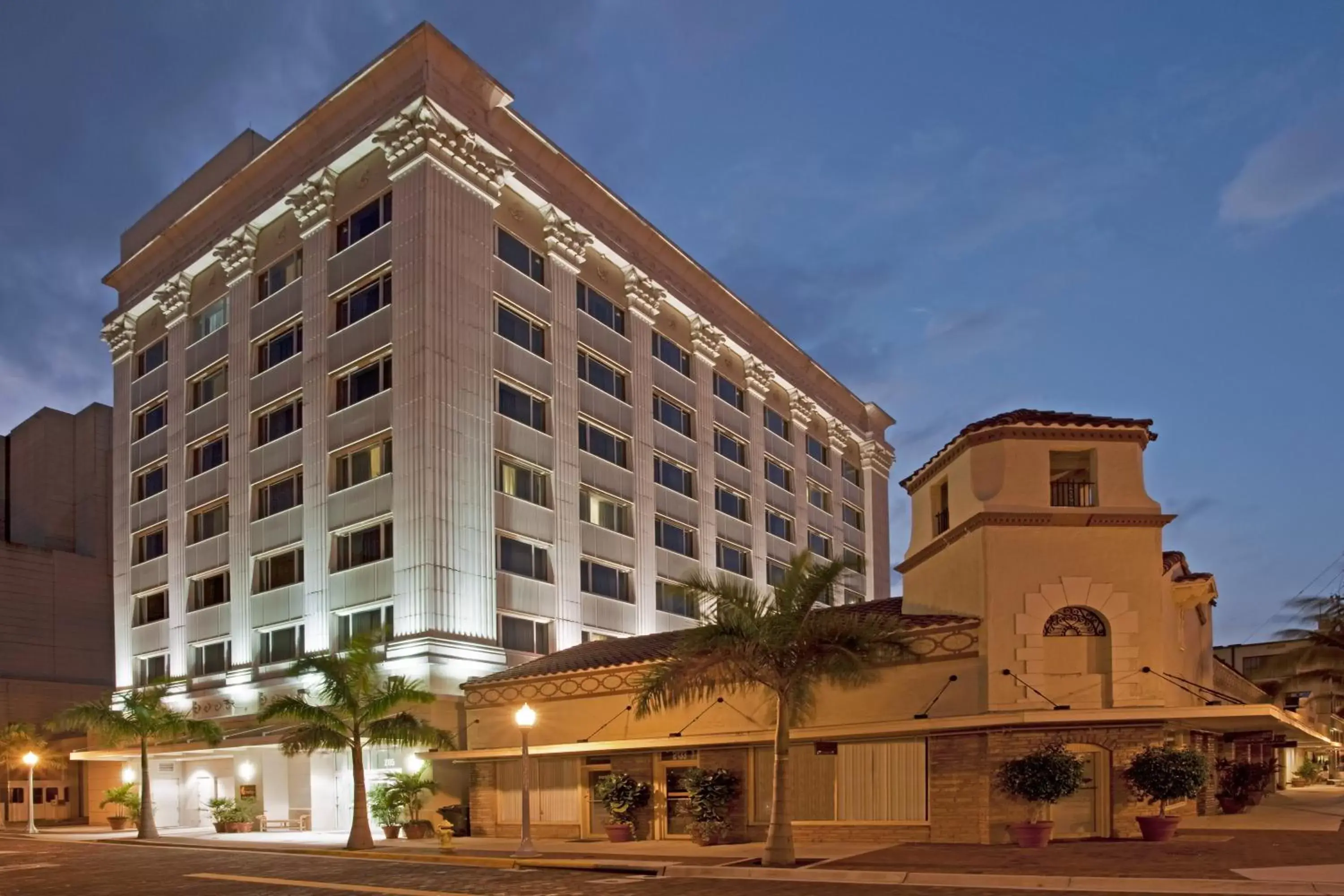 Property Building in The Banyan Hotel Fort Myers, Tapestry Collection by Hilton