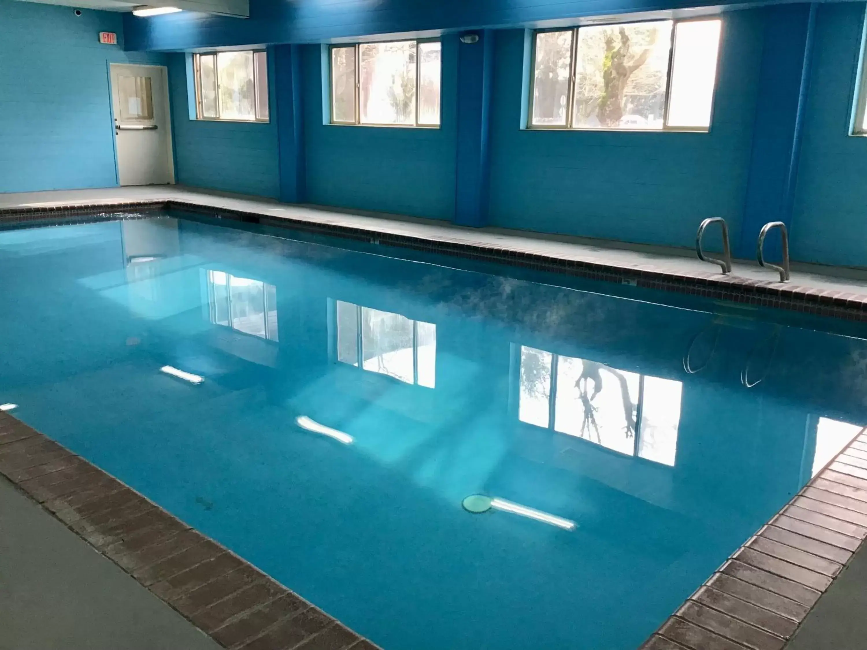 Swimming Pool in Quality Inn & Suites Wilsonville