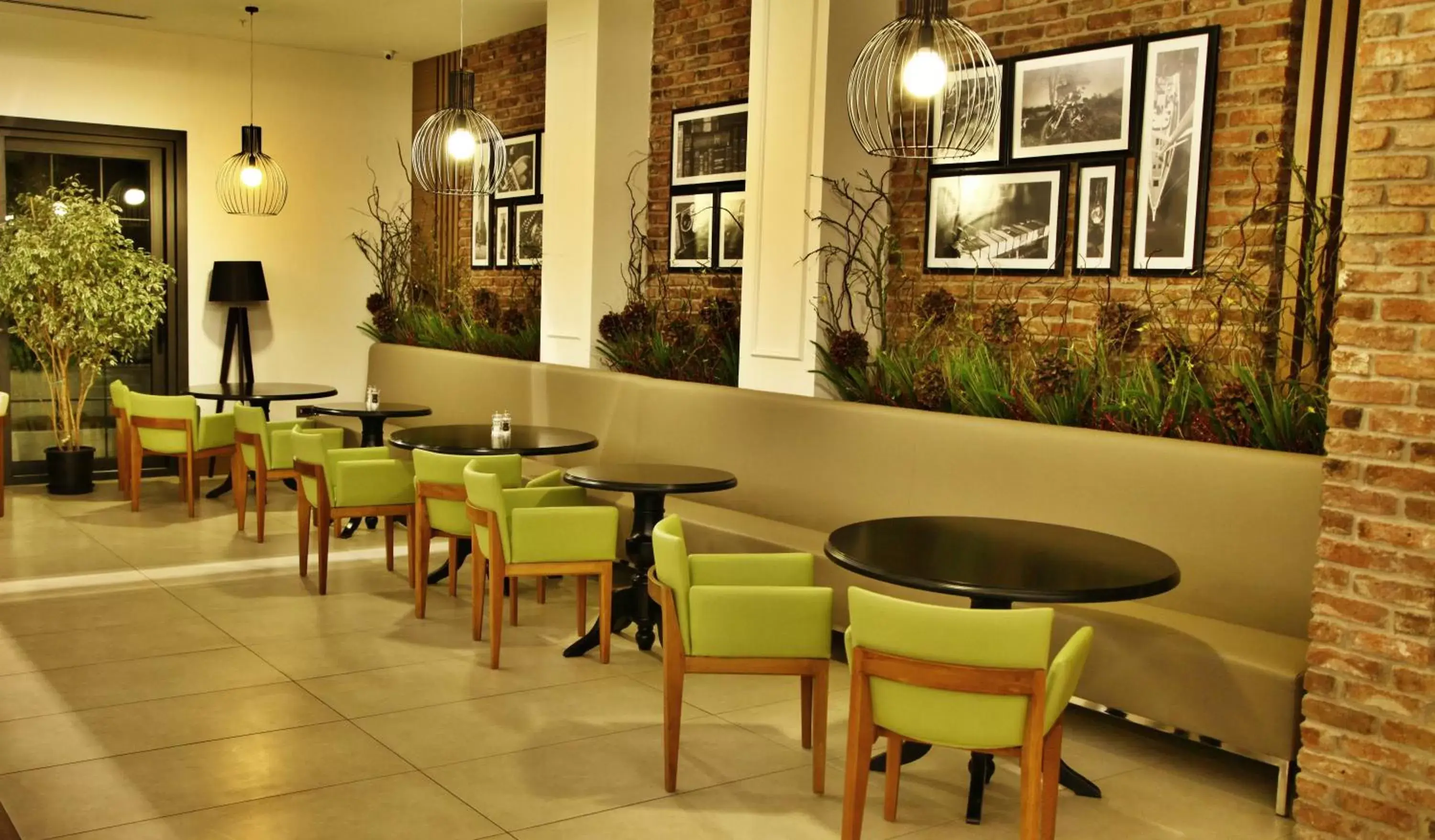 Restaurant/places to eat, Lounge/Bar in Holiday Inn Ankara - Cukurambar, an IHG Hotel