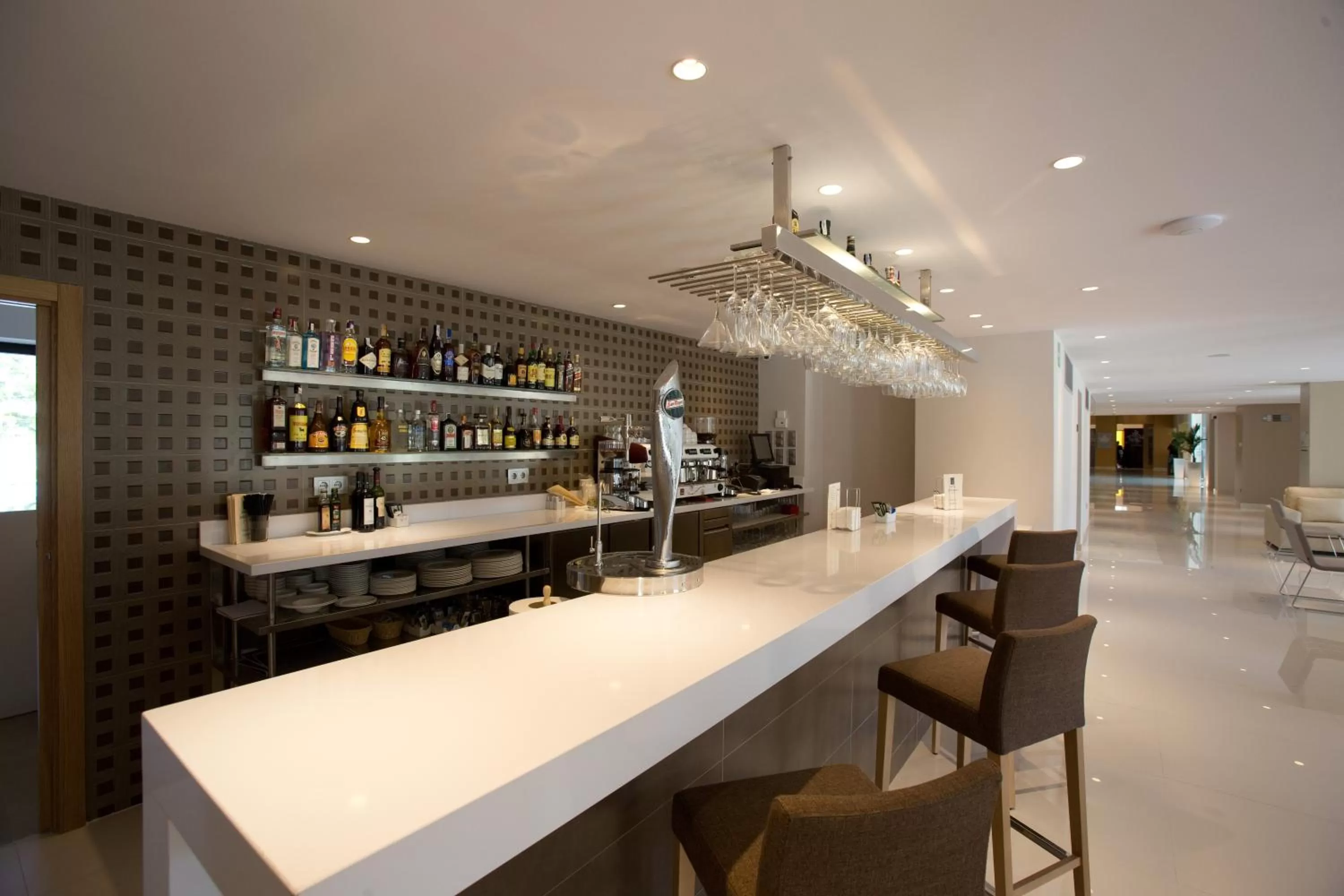 Restaurant/places to eat in M.A. Hotel Sevilla Congresos