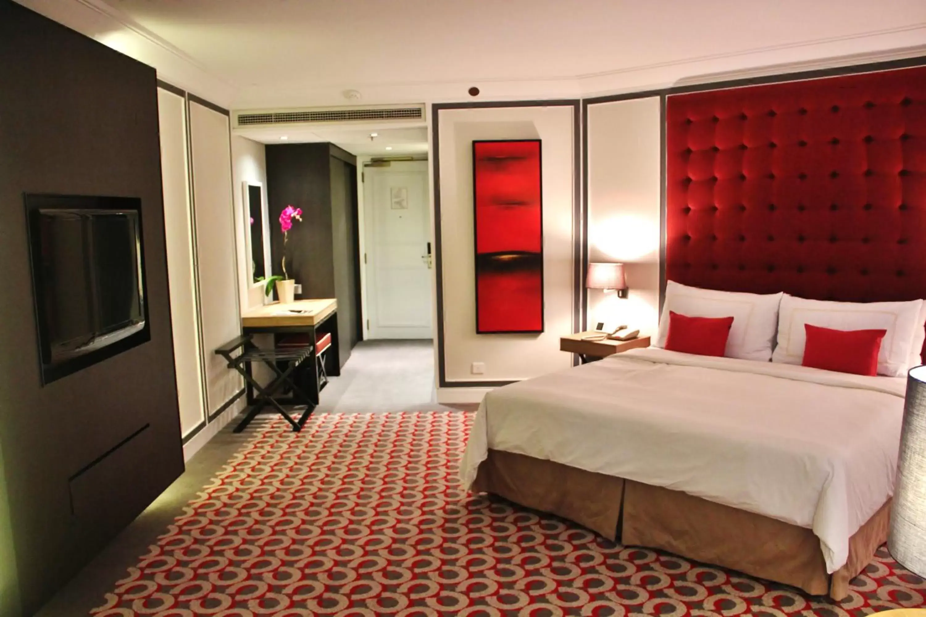 Photo of the whole room, Bed in Grand Millennium Kuala Lumpur