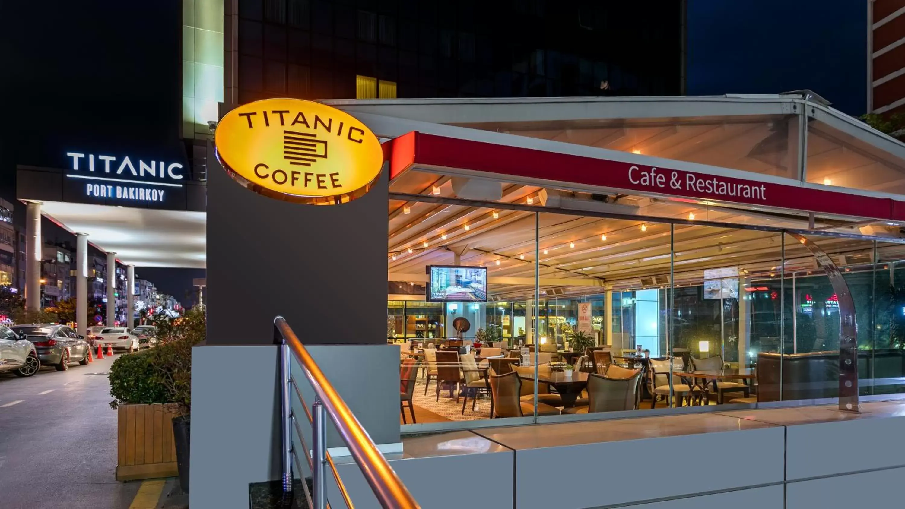 Restaurant/places to eat in Titanic Port Bakirkoy