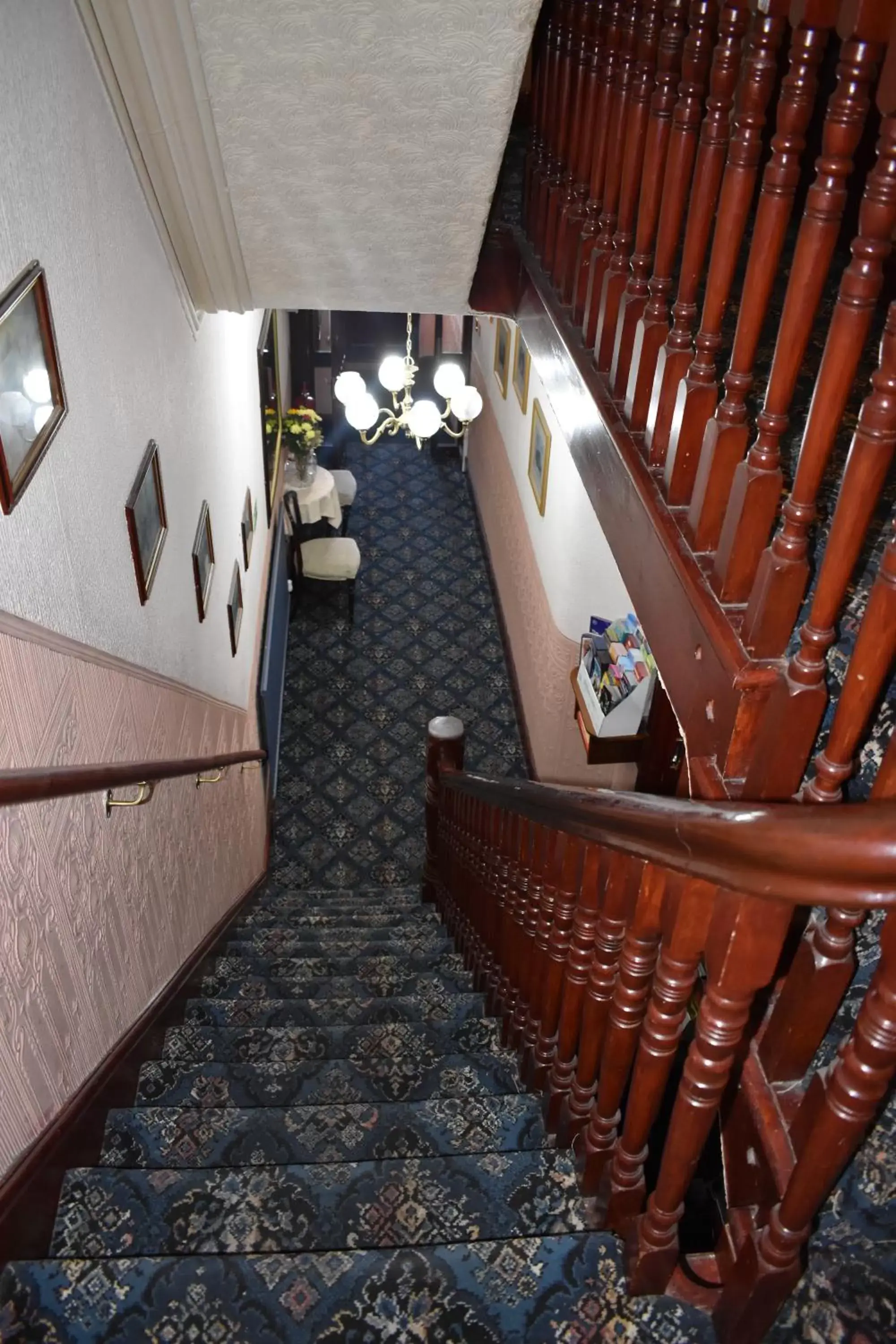 Lobby or reception in Lyndhurst Hotel