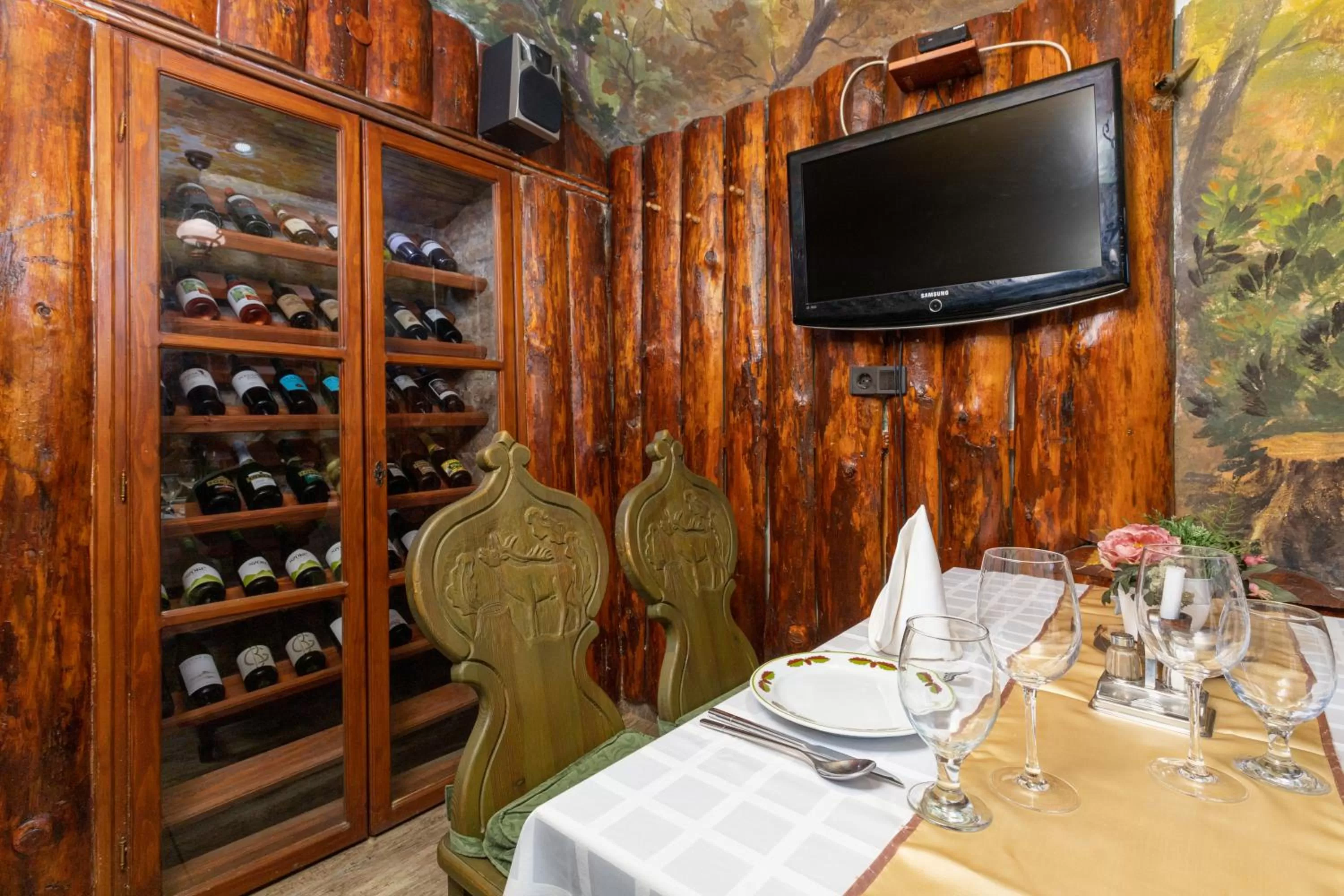 Restaurant/places to eat in Illés Hotel