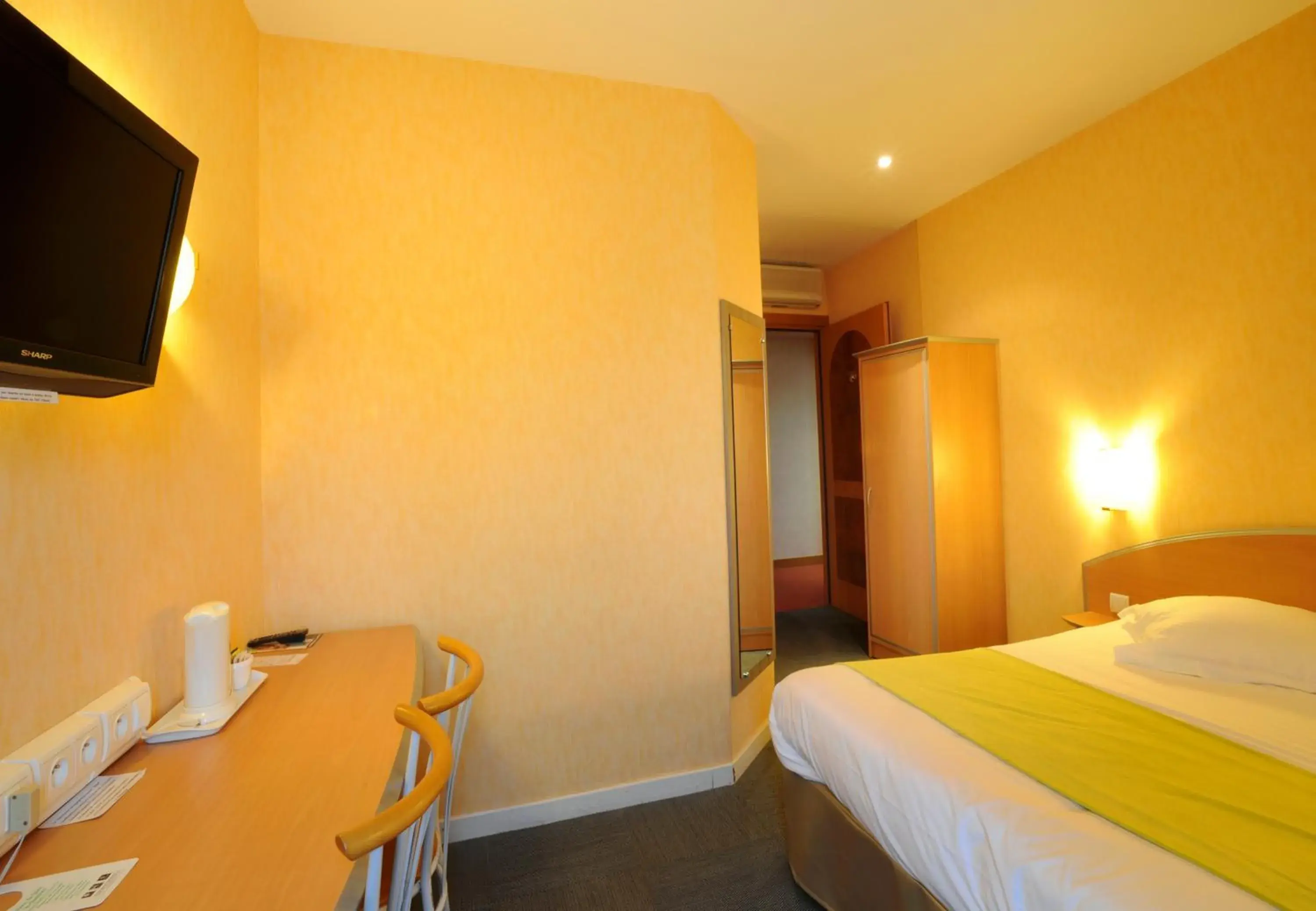 Double Room in Comfort Hotel Saintes