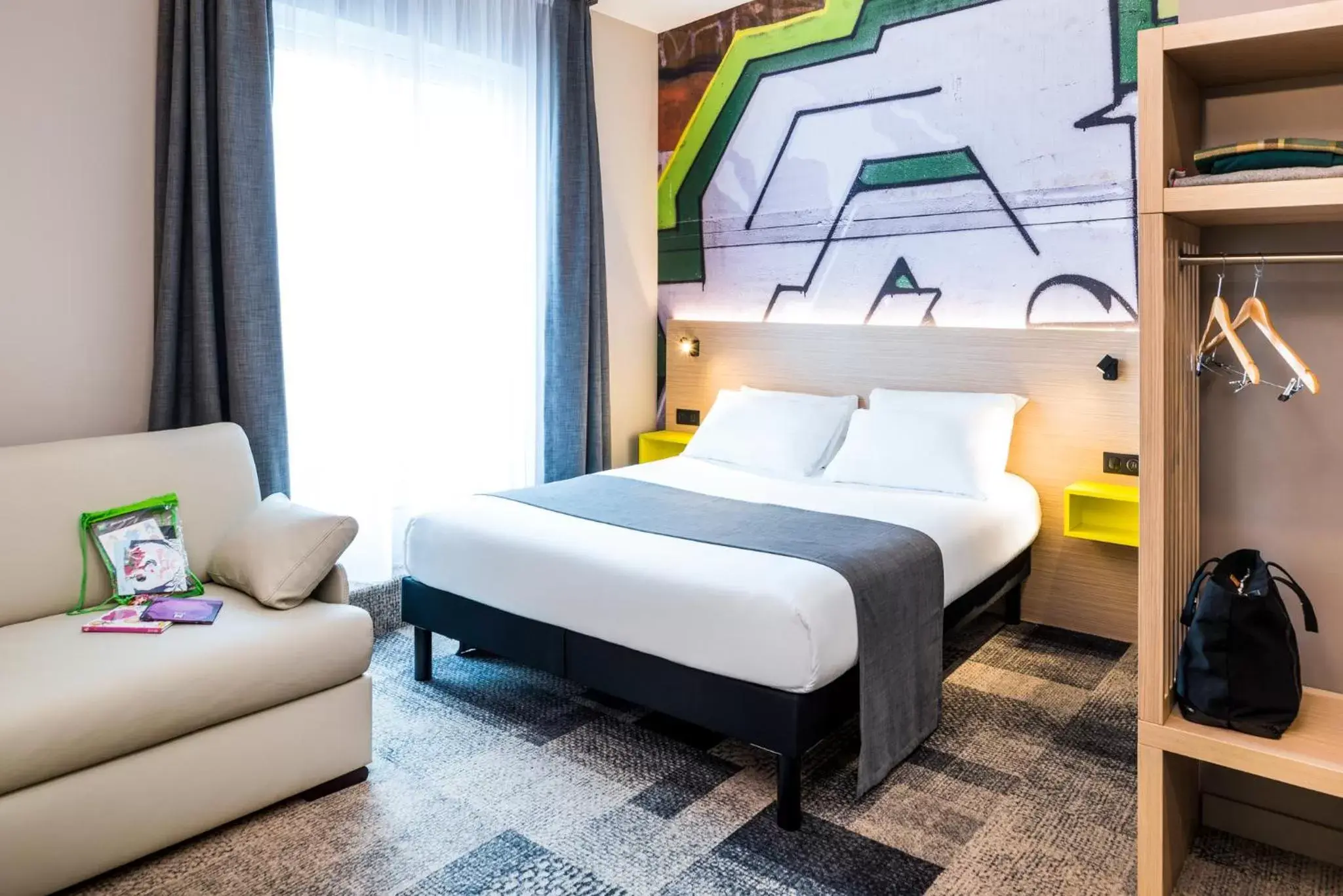 Bed in ibis Styles Clamart Gare Grand Paris