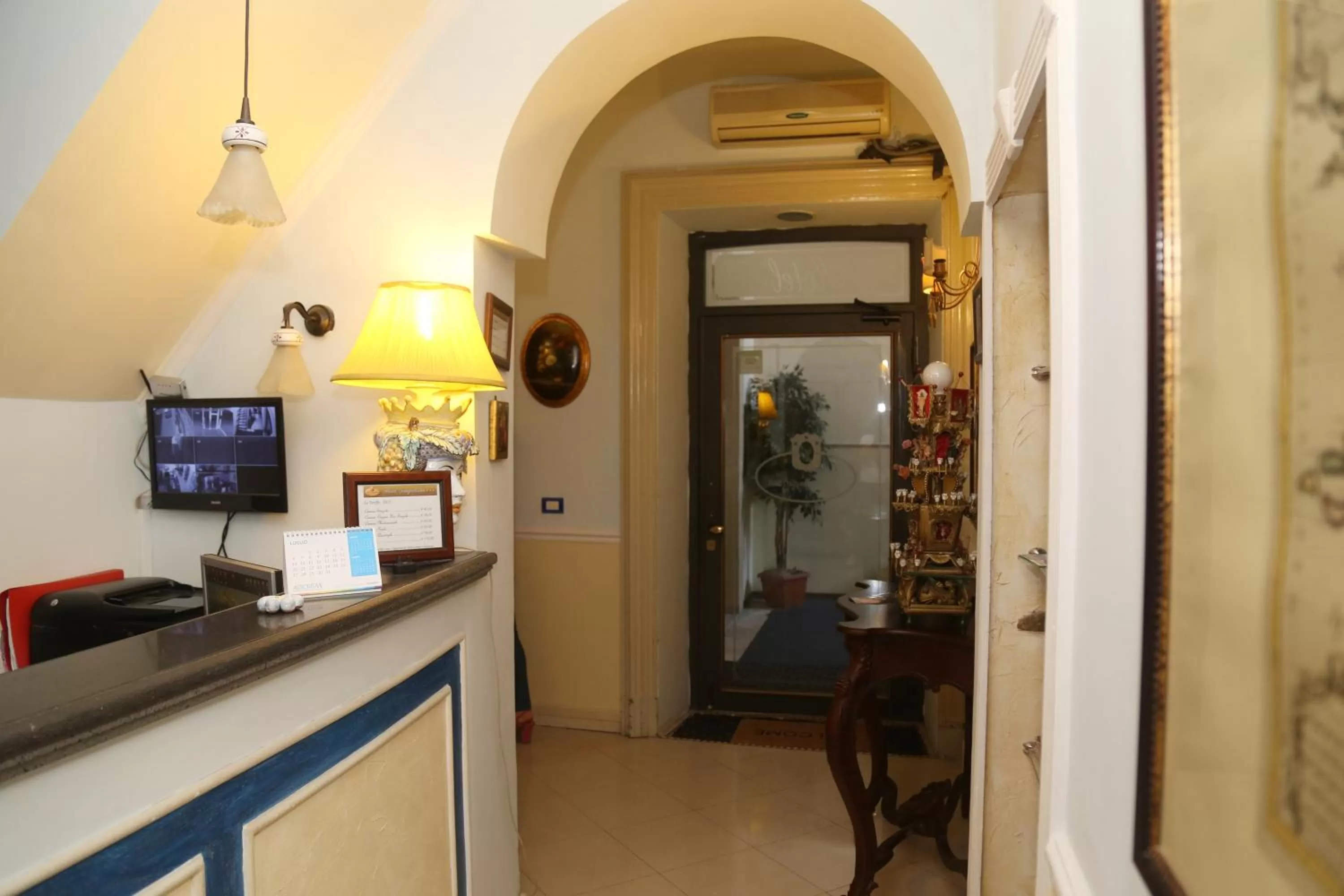 Lobby or reception in Hotel Sangiuliano 132 centro storico Catania