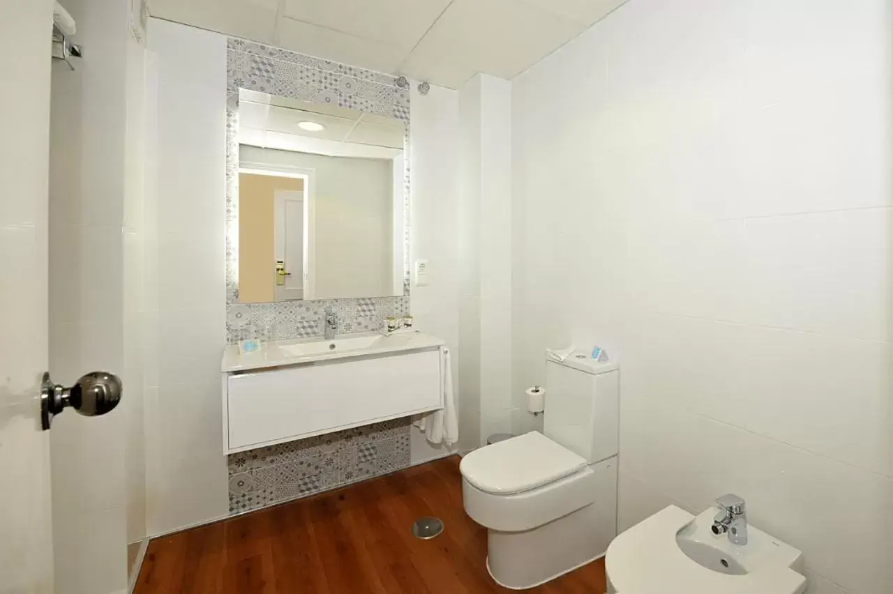 Bathroom in Hotel Salobreña Suites