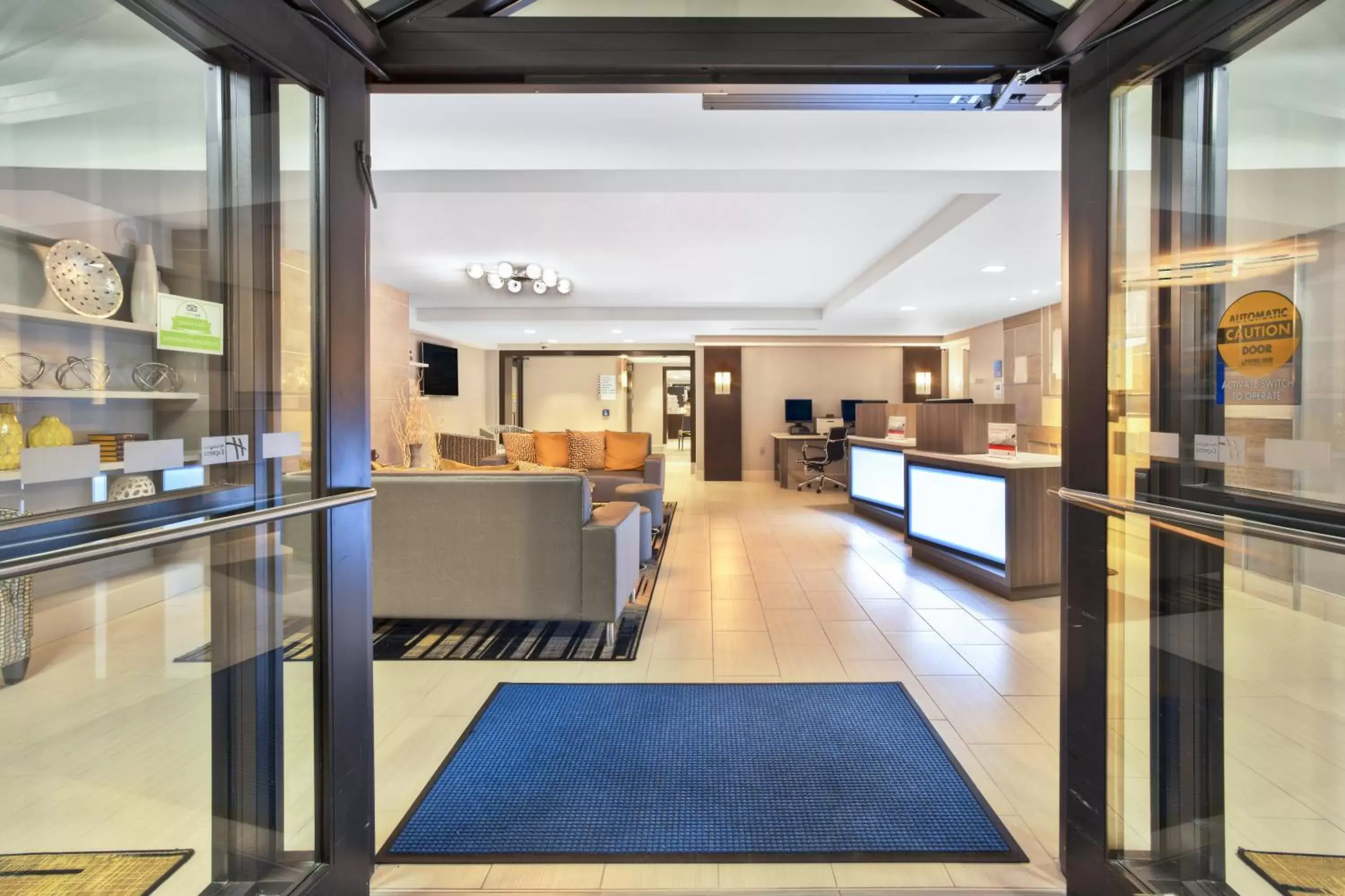 Property building in Holiday Inn Express Boston-Waltham by IHG Property building in Holiday Inn Express Boston-Waltham by IHG