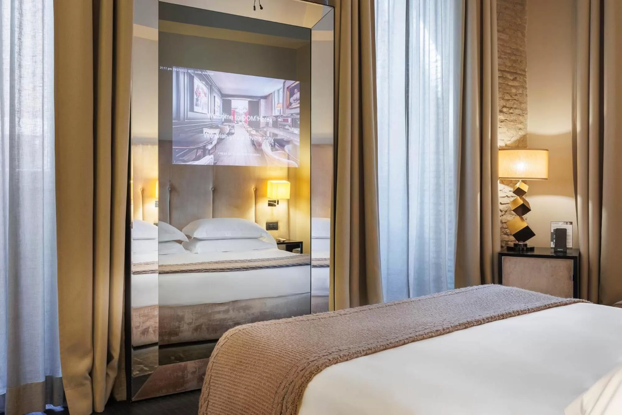 TV and multimedia, Bed in DOM Hotel Roma - Preferred Hotels & Resorts