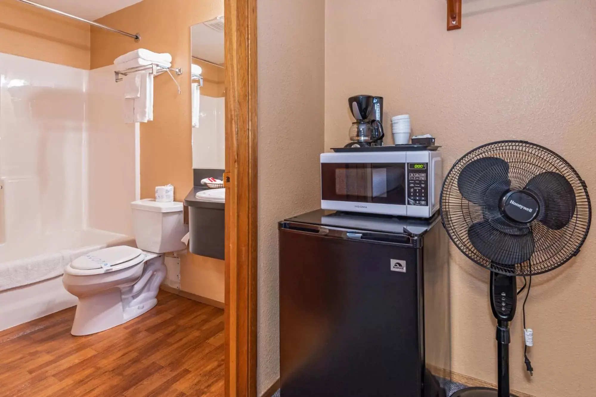 Bathroom in Far West Motel