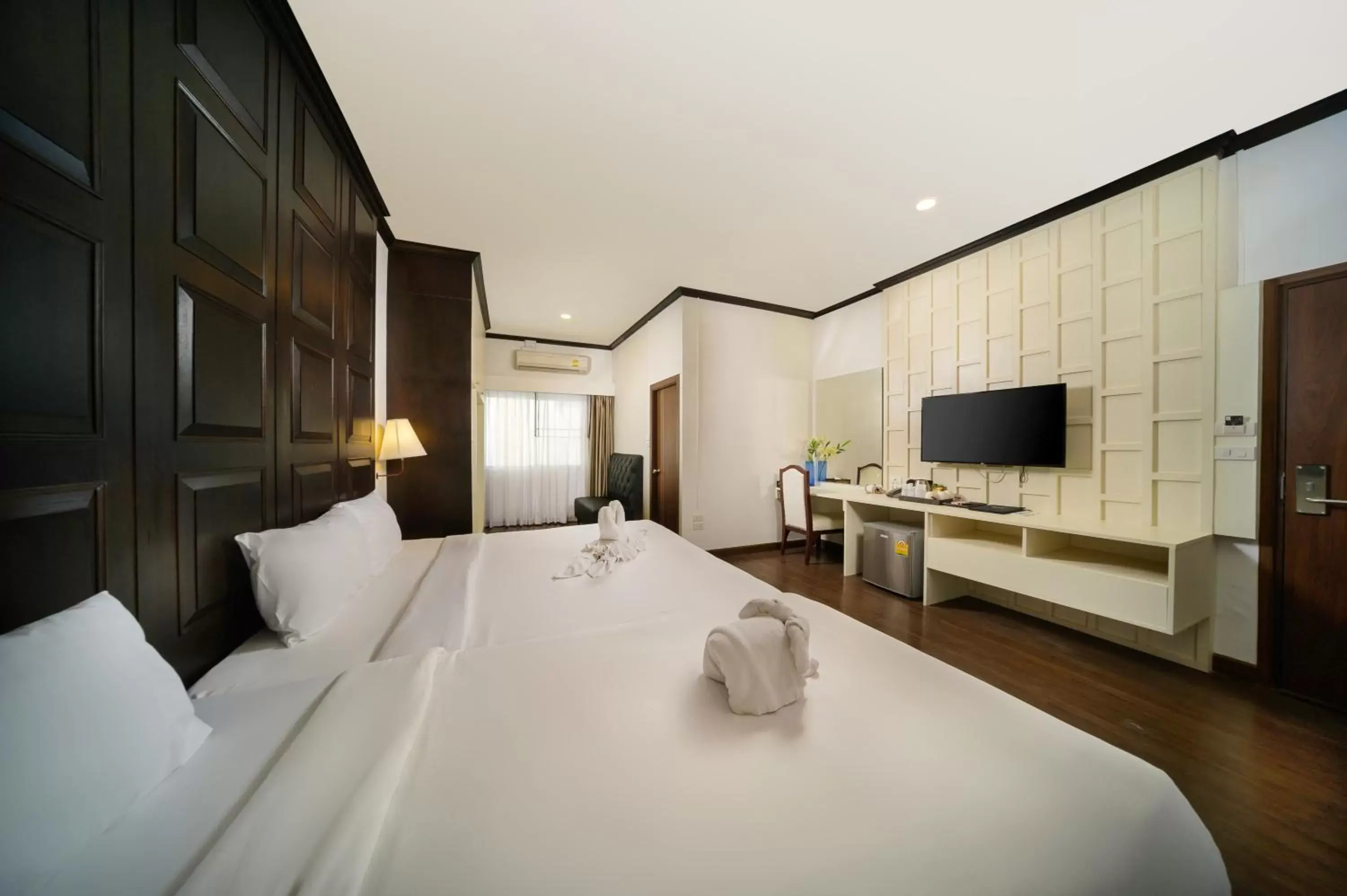 Bedroom, TV/Entertainment Center in The Wing Lanna Hotel