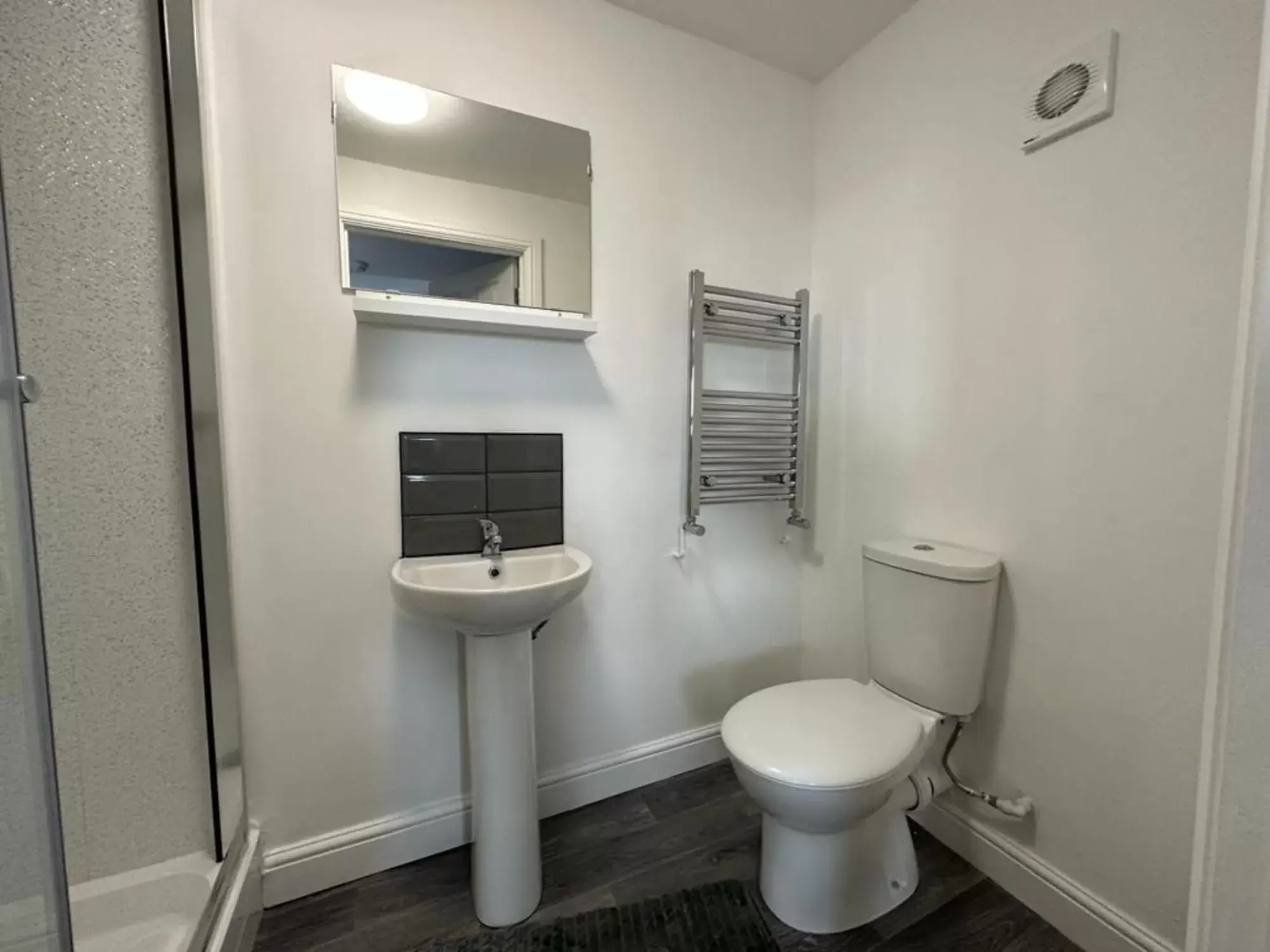 Bathroom in The Fishpond - Premier Nottingham Studios