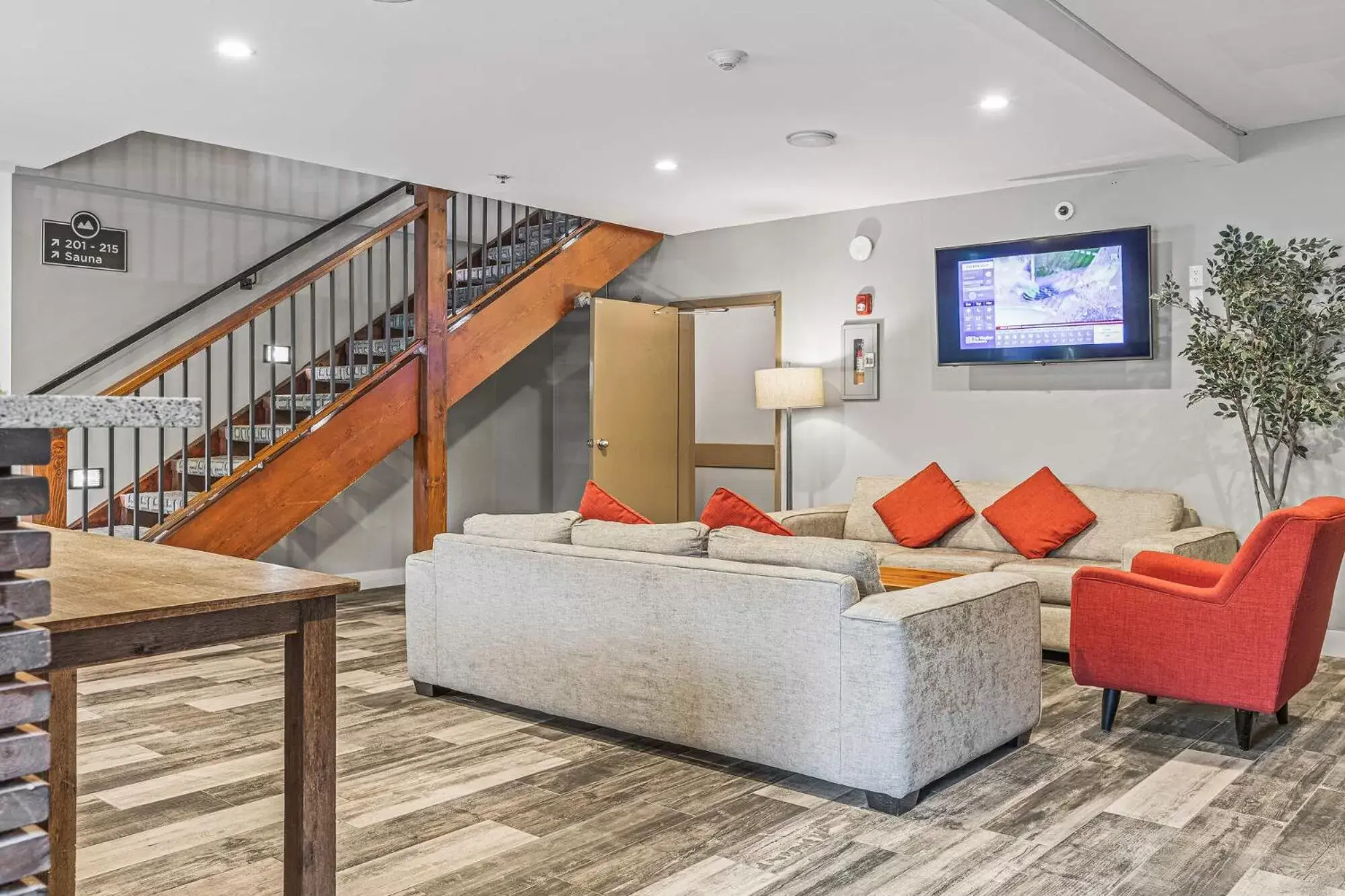 Lobby or reception, Seating Area in Basecamp Lodge Canmore