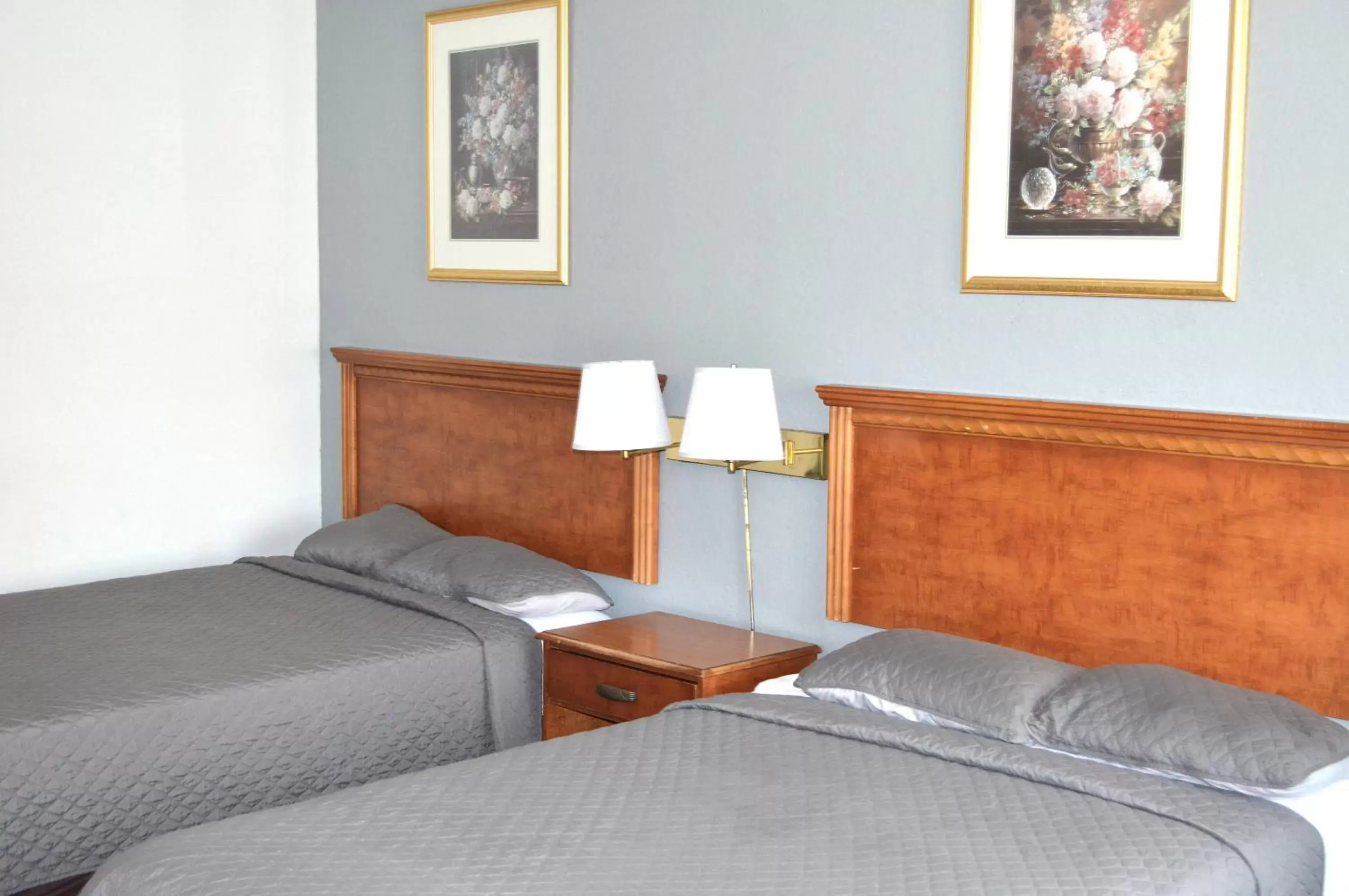 Bedroom, Bed in Americas Best Value Inn and Suites St. Cloud