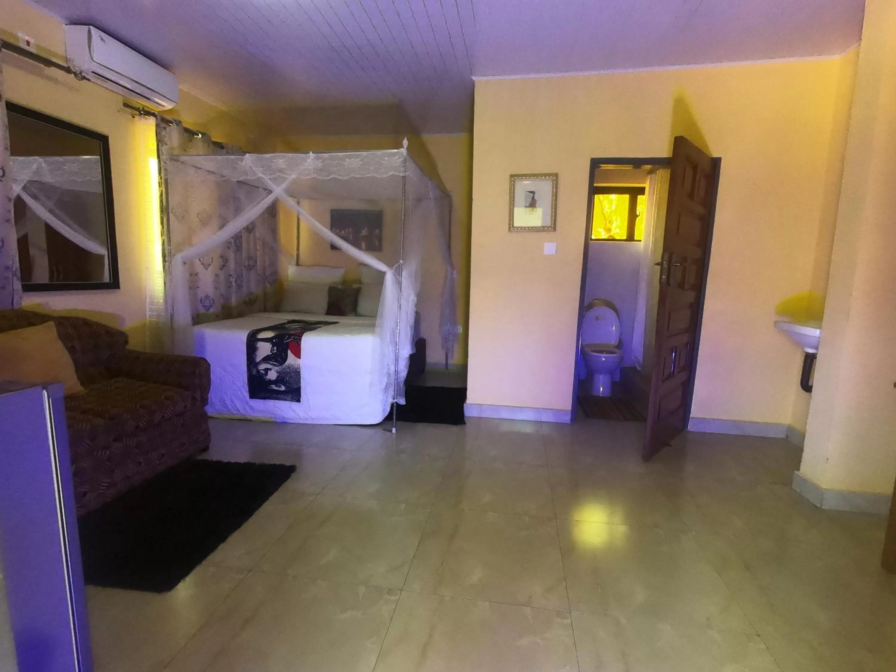 Bedroom in Golden Days Lodge