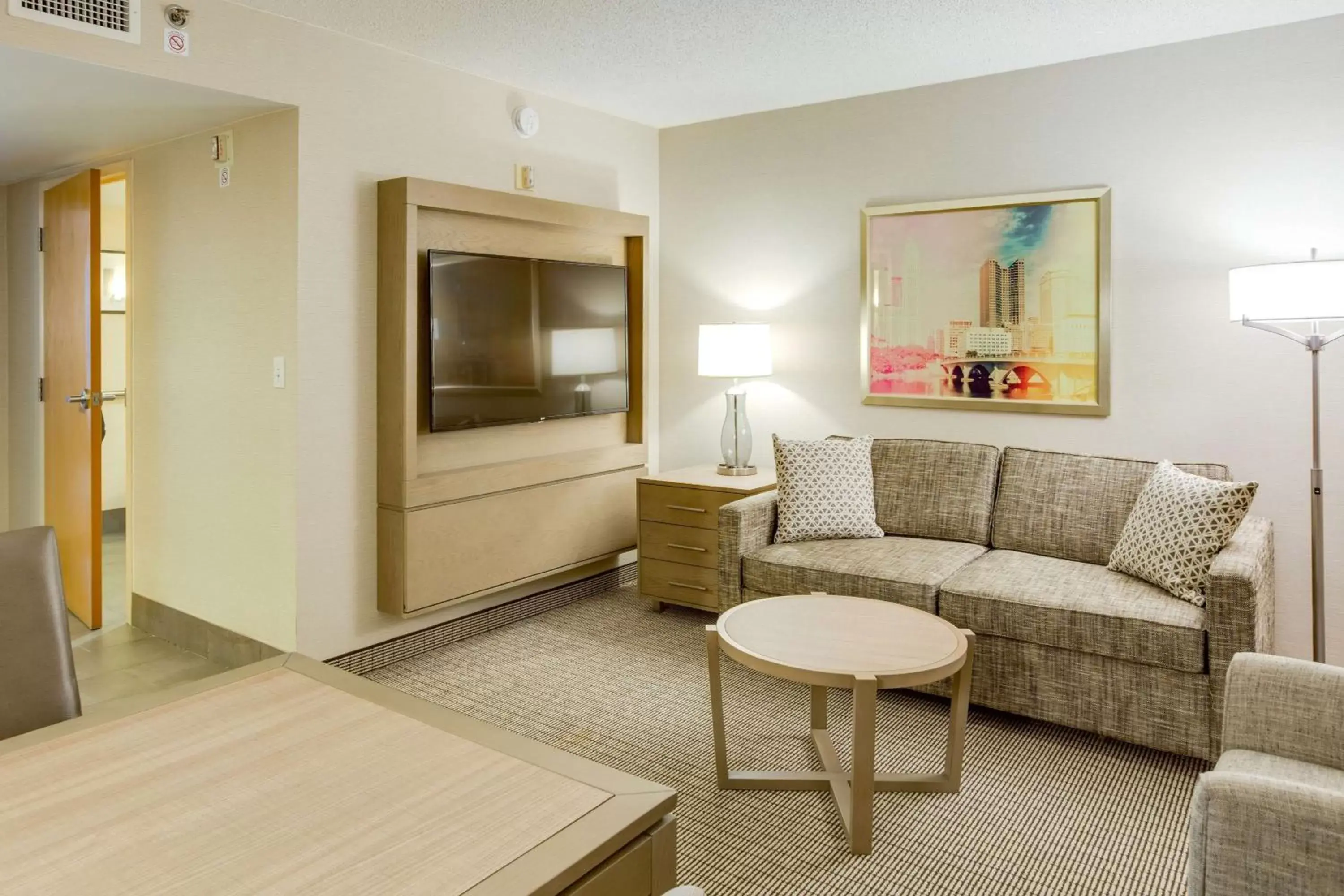 Living room, Seating Area in Embassy Suites by Hilton Columbus Dublin