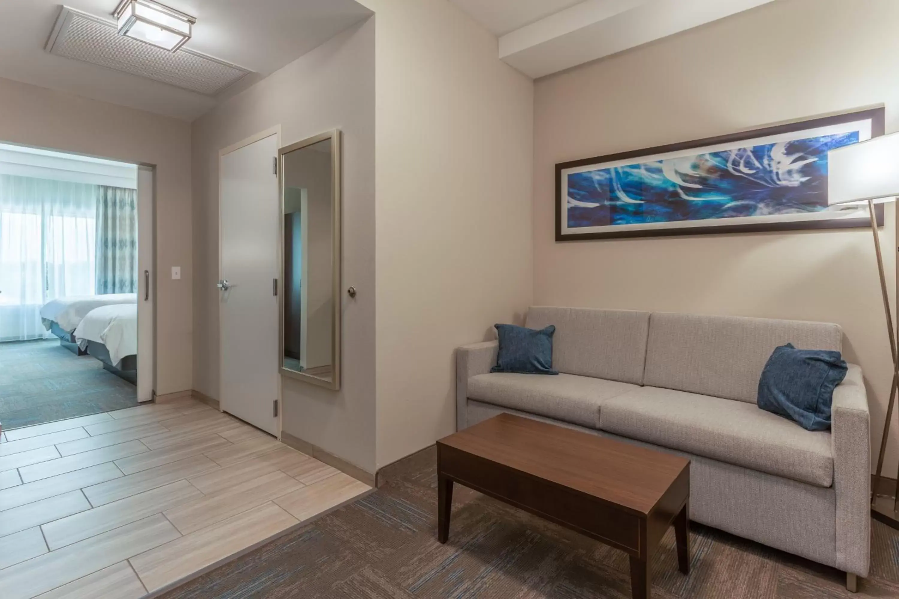 Photo of the whole room, Seating Area in Holiday Inn & Suites - Jefferson City, an IHG Hotel