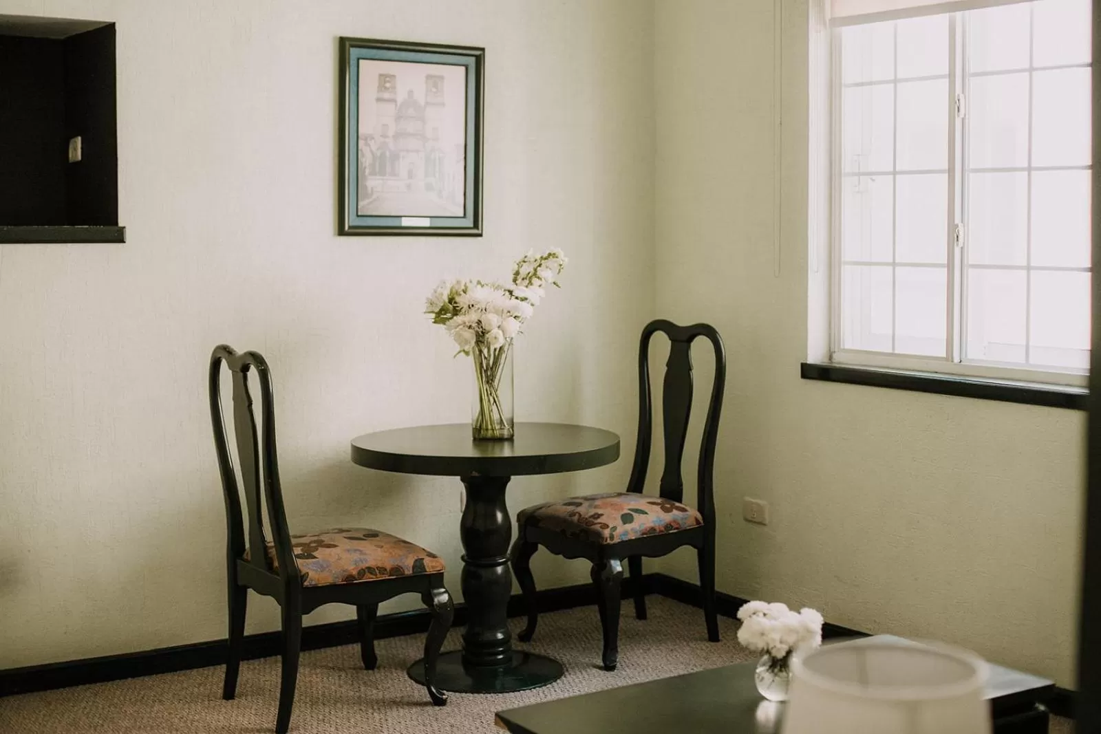 Seating area in Hotel Leon