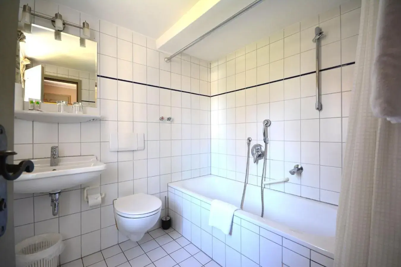 Bath, Bathroom in Landhotel Schloss Buttenheim
