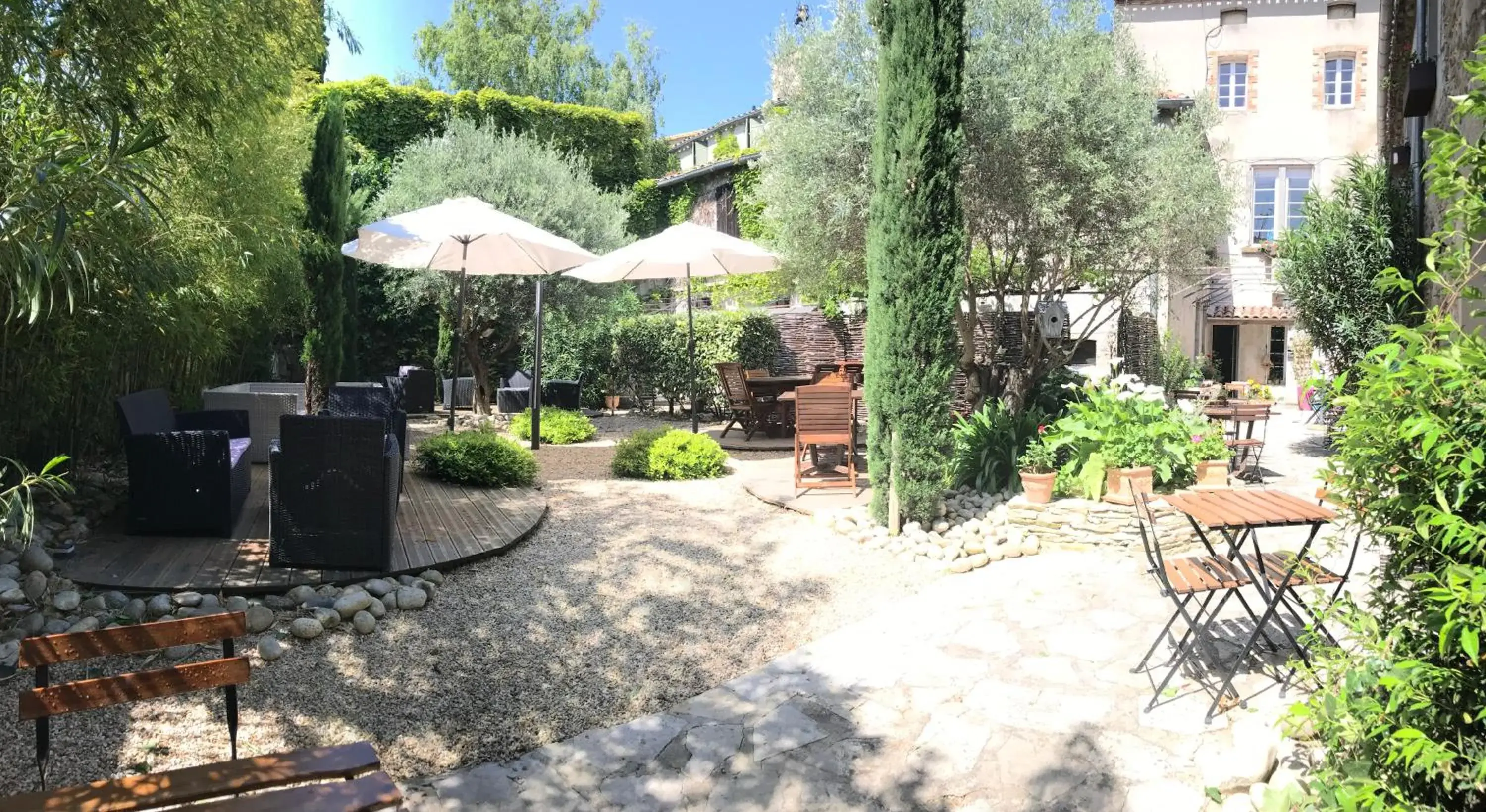 Garden in Hotel Du Pont Vieux