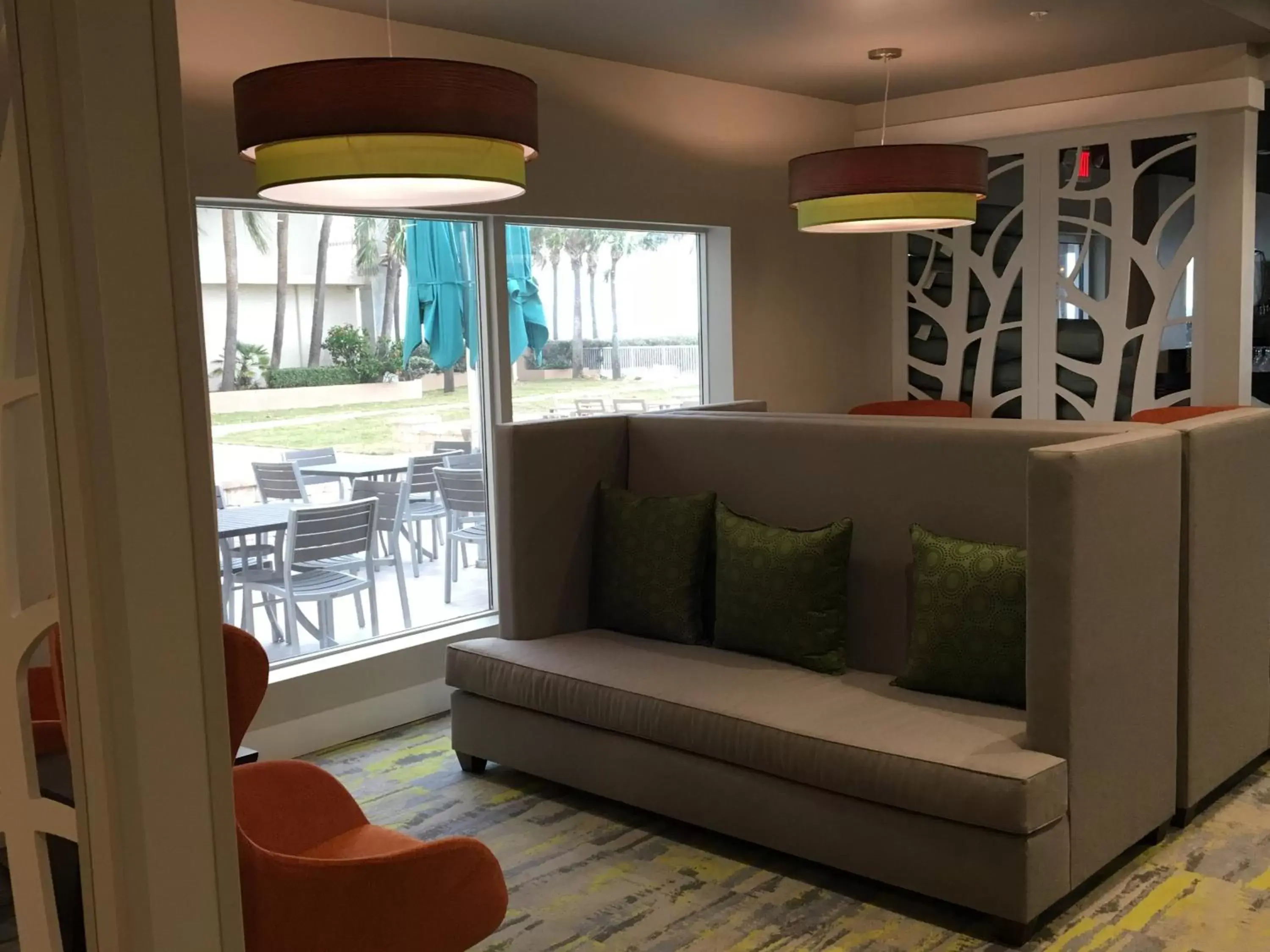 Restaurant/places to eat, Seating Area in Holiday Inn Hotel & Suites Daytona Beach On The Ocean, an IHG Hotel