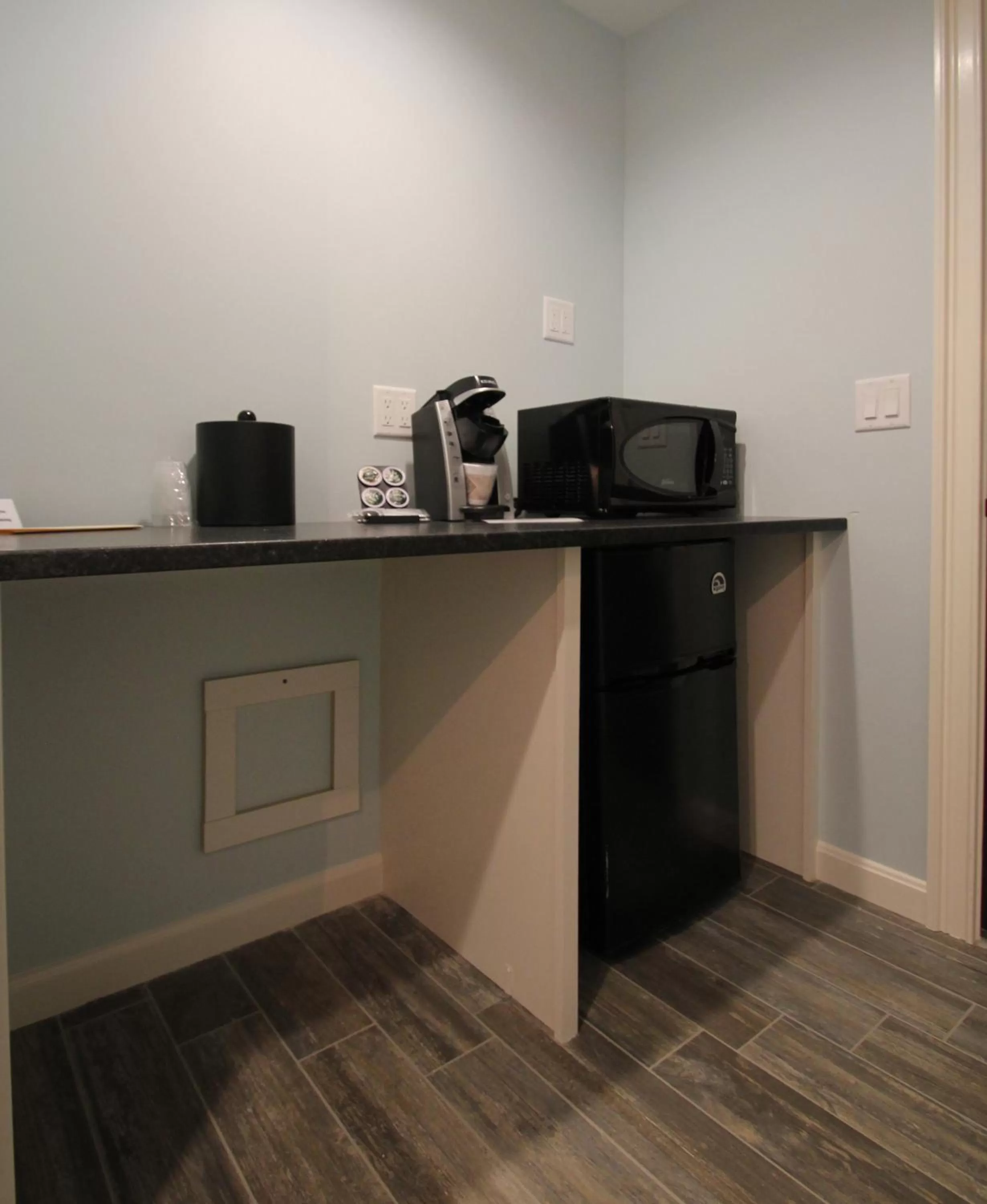 Coffee/tea facilities, Kitchen/Kitchenette in Norseman Resort on the Beach