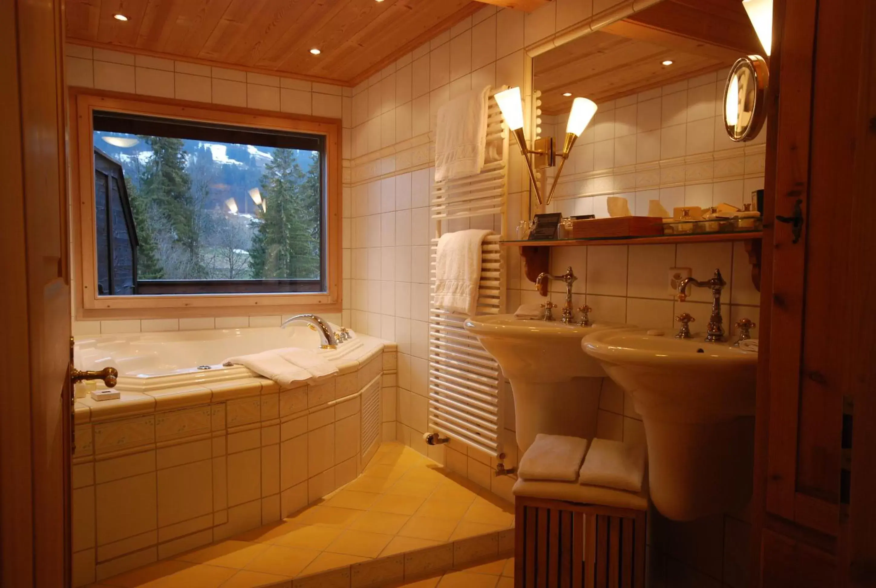 Photo of the whole room, Bathroom in Hotel Alpenrose mit Gourmet-Restaurant Azalée