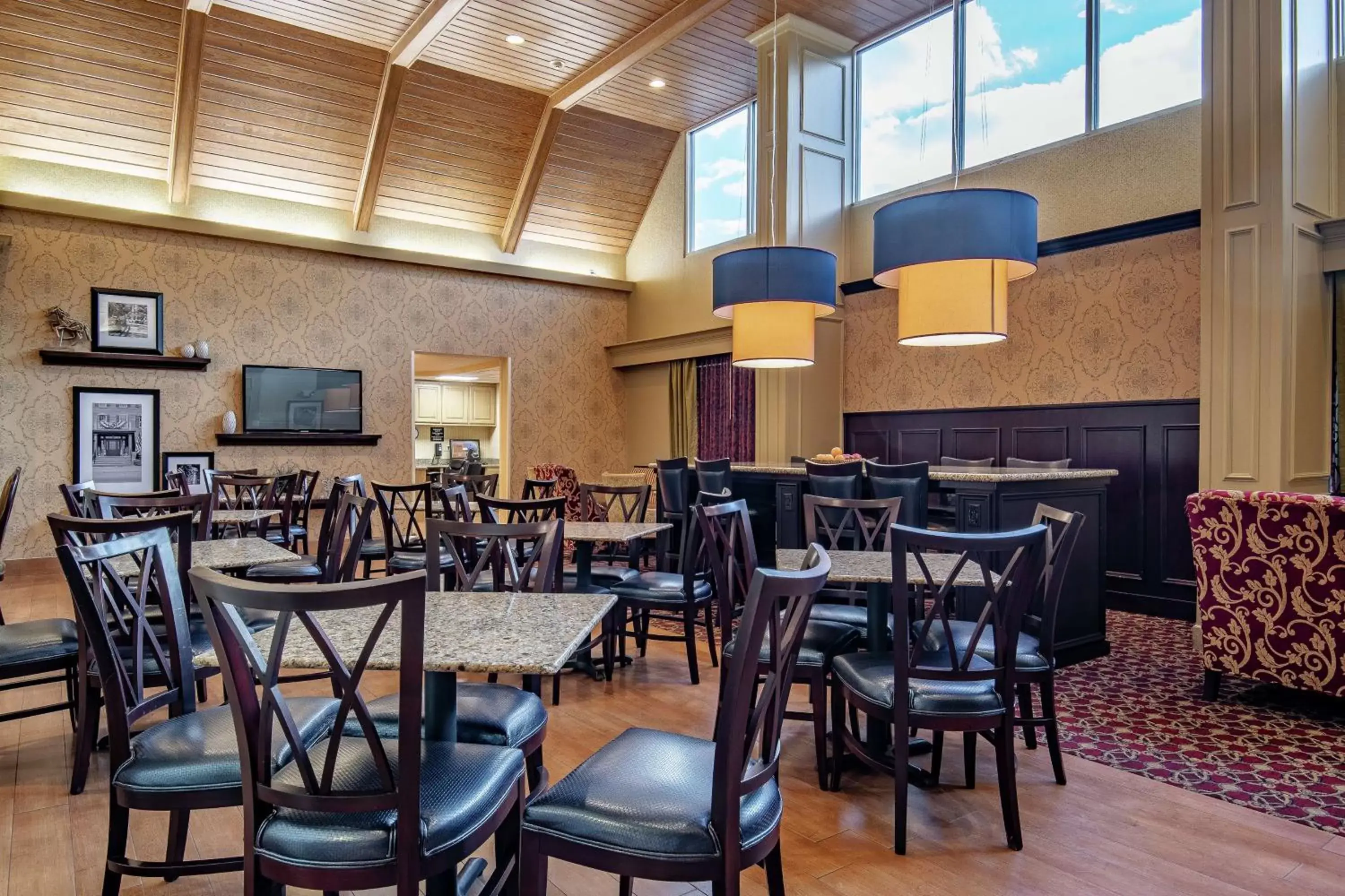 Lobby or reception, Restaurant/Places to Eat in Hampton Inn & Suites Williamsburg-Richmond Road