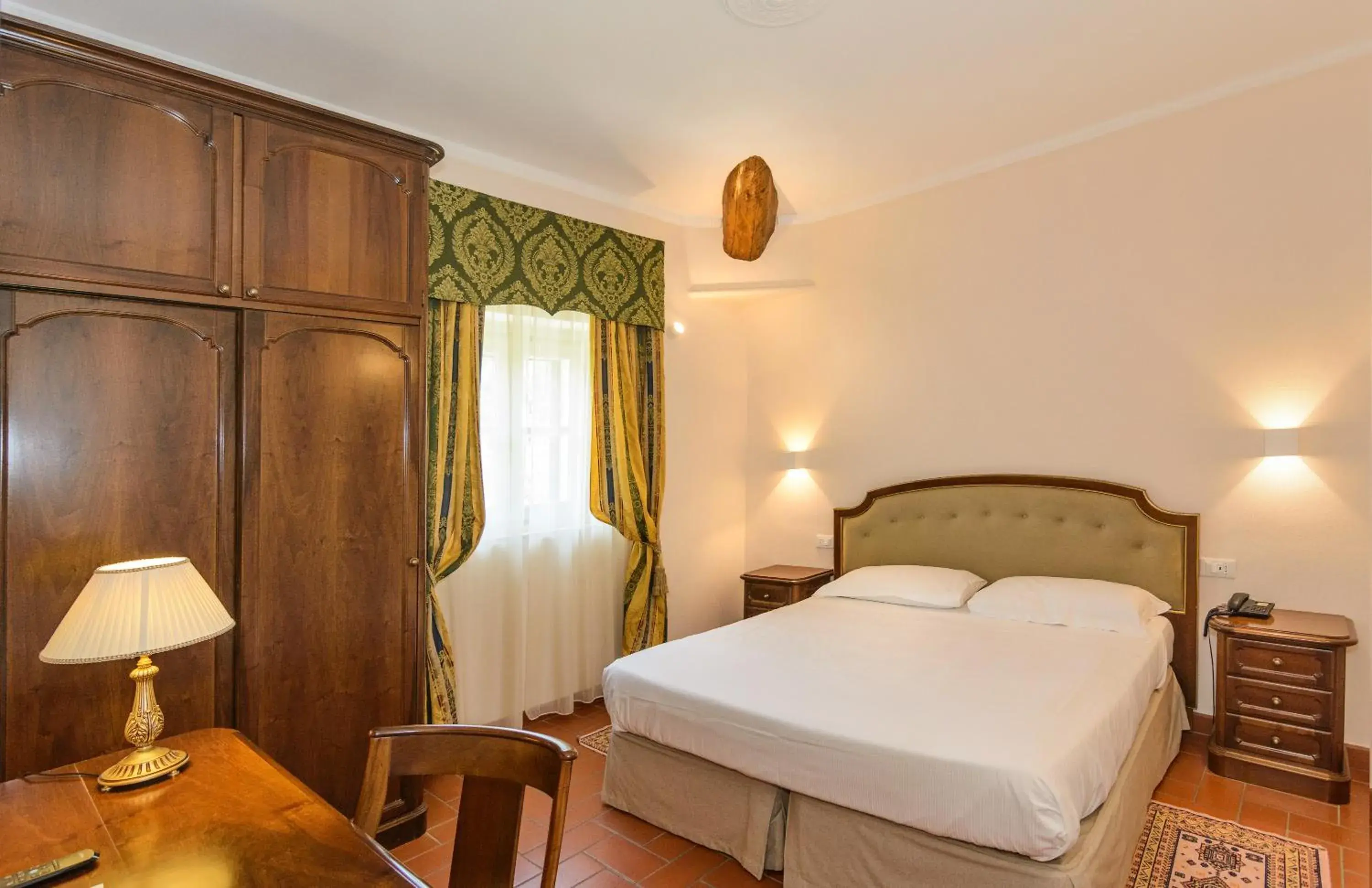 Photo of the whole room, Bed in Hotel Villa San Michele