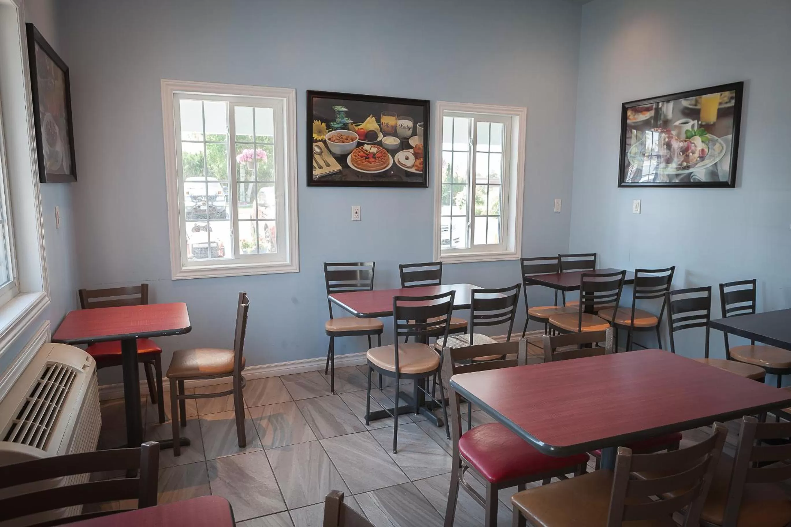 Restaurant/places to eat in Villager Lodge Niagara Falls