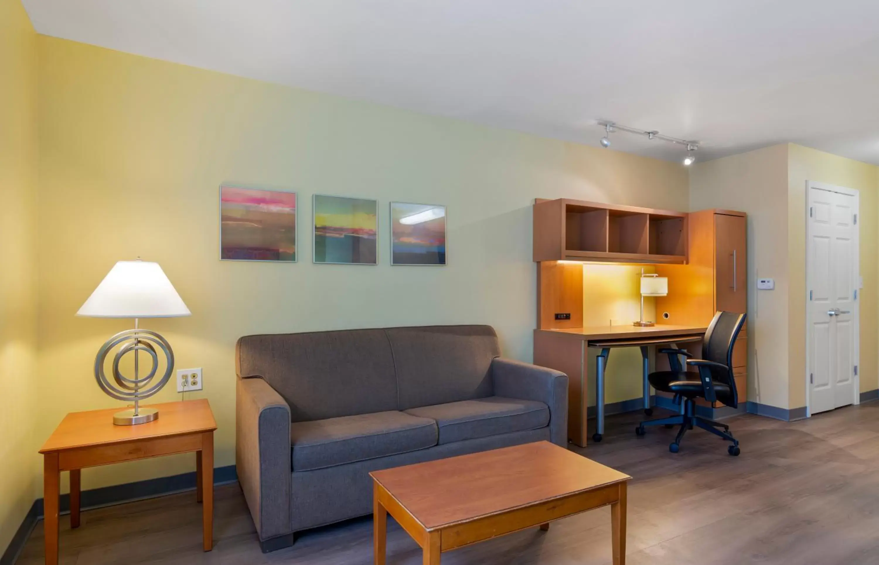 Living room, Seating Area in Extended Stay America Suites - Atlanta - Norcross