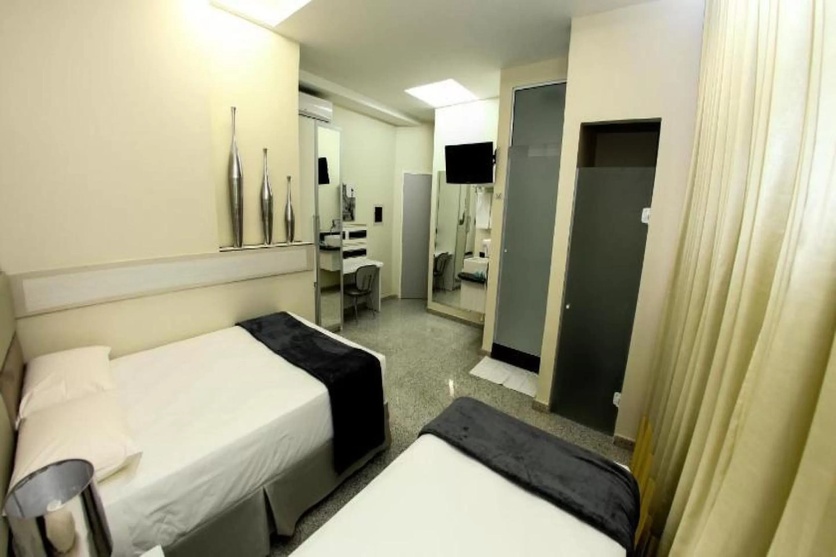 Bedroom, Bed in Compacto Hotel