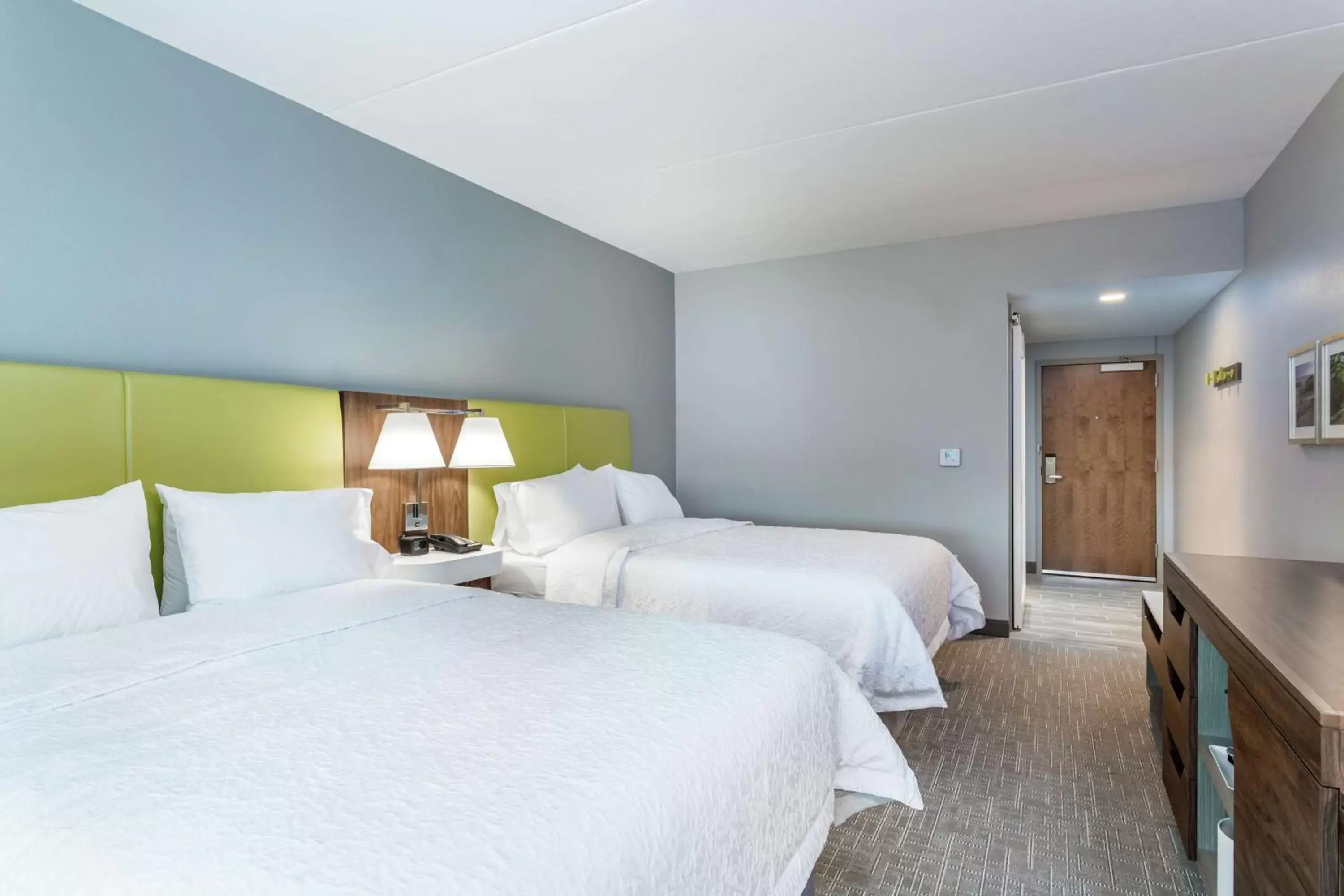 Bed in Hampton Inn & Suites Saraland Mobile