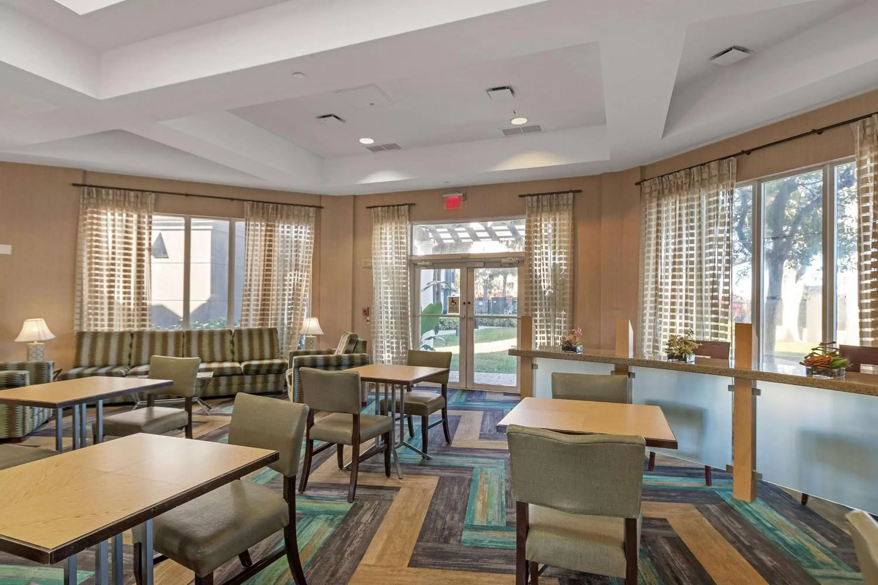 Lobby or reception, Restaurant/Places to Eat in La Quinta by Wyndham Ft. Lauderdale Airport