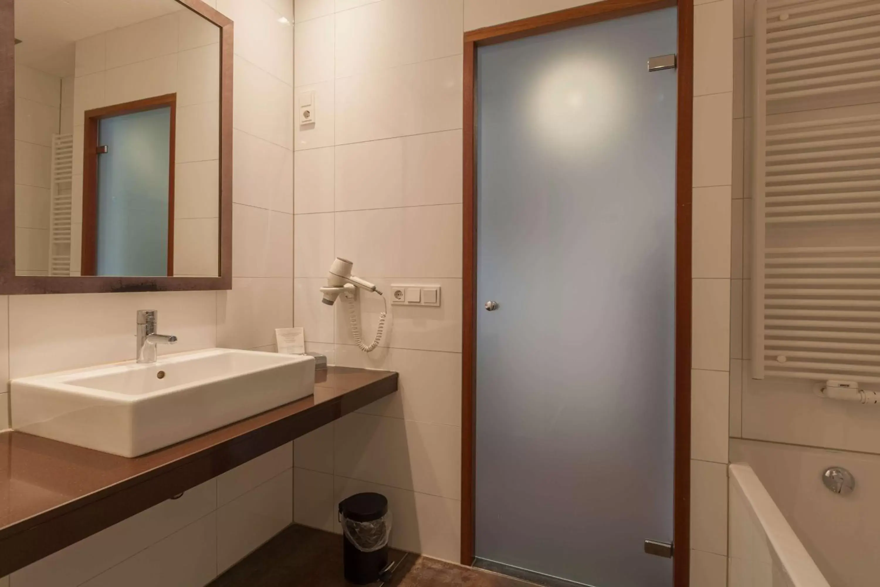Photo of the whole room, Bathroom in Best Western Hotel Nobis Eindhoven-Venlo A67