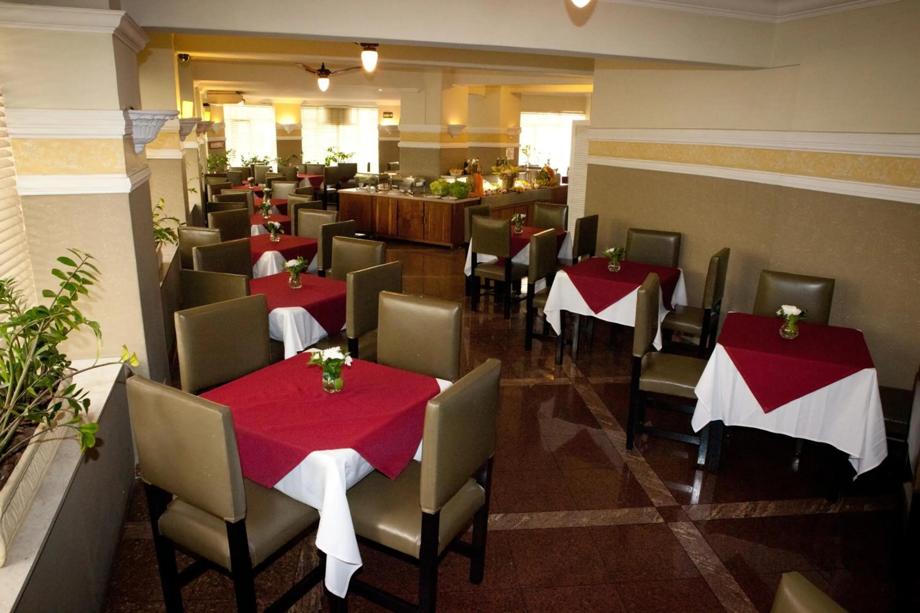 Restaurant/places to eat in San Raphael Hotel