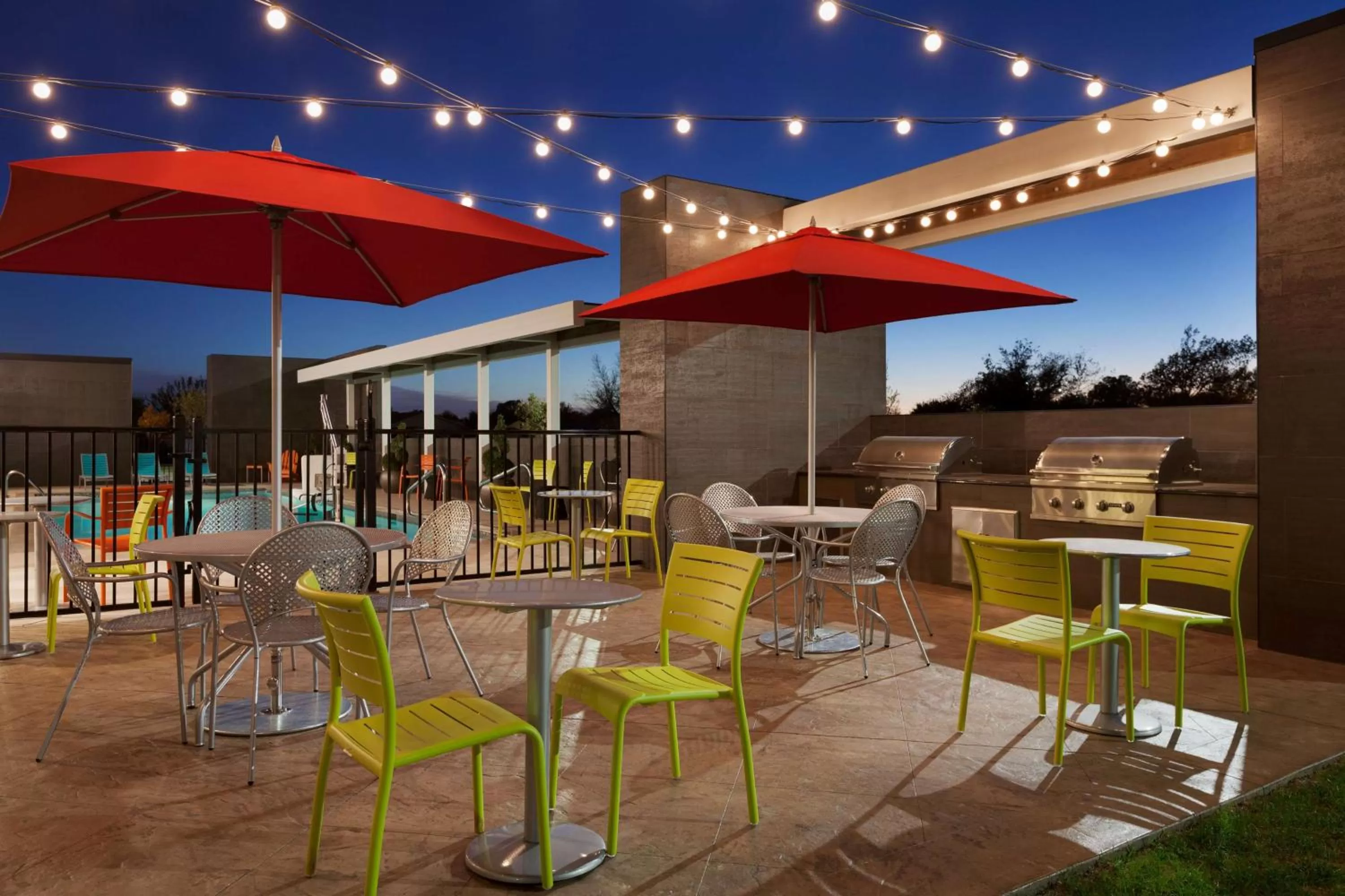 Dining area in Home2 Suites by Hilton Oklahoma City South