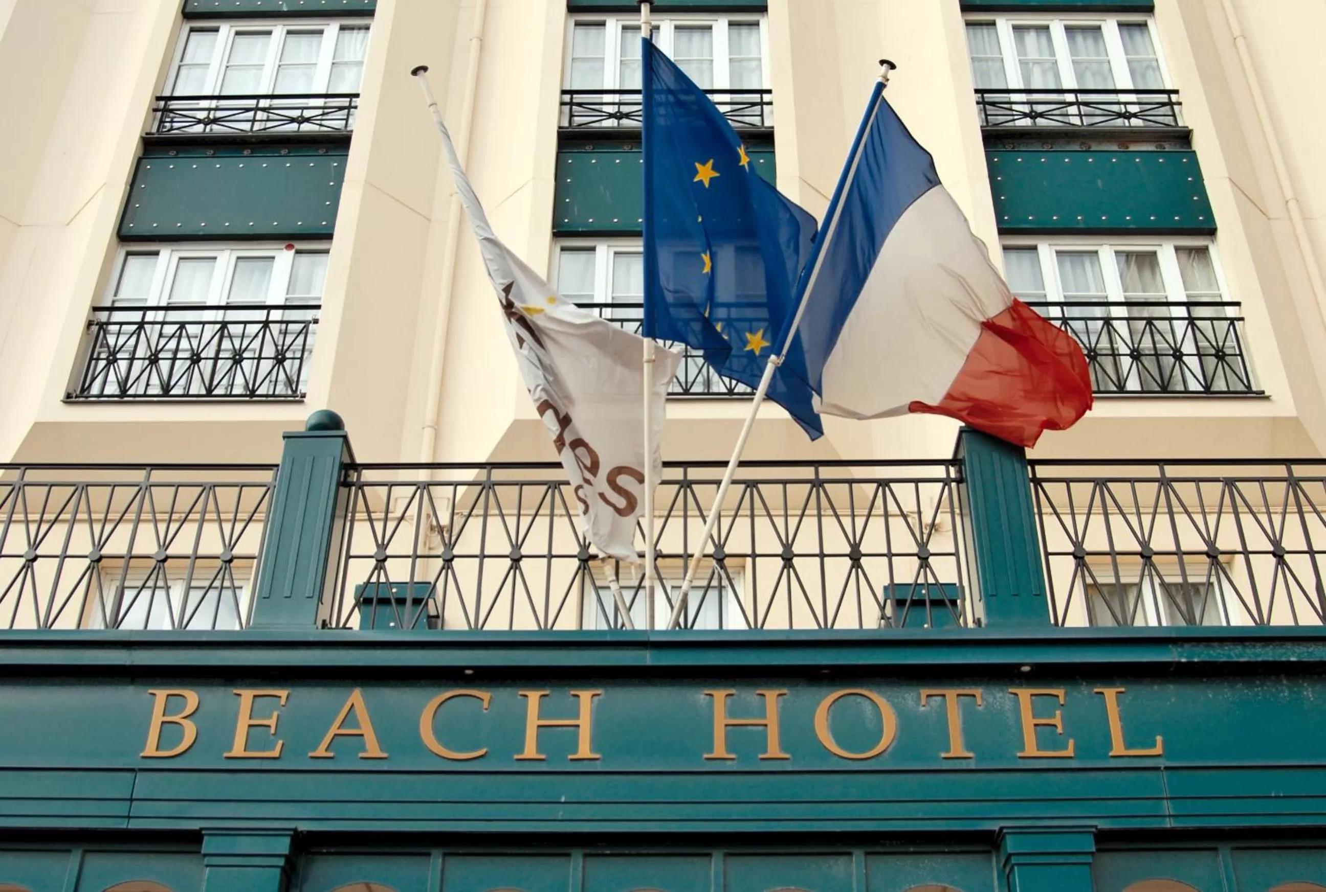 Facade/entrance in SOWELL HOTELS Le Beach