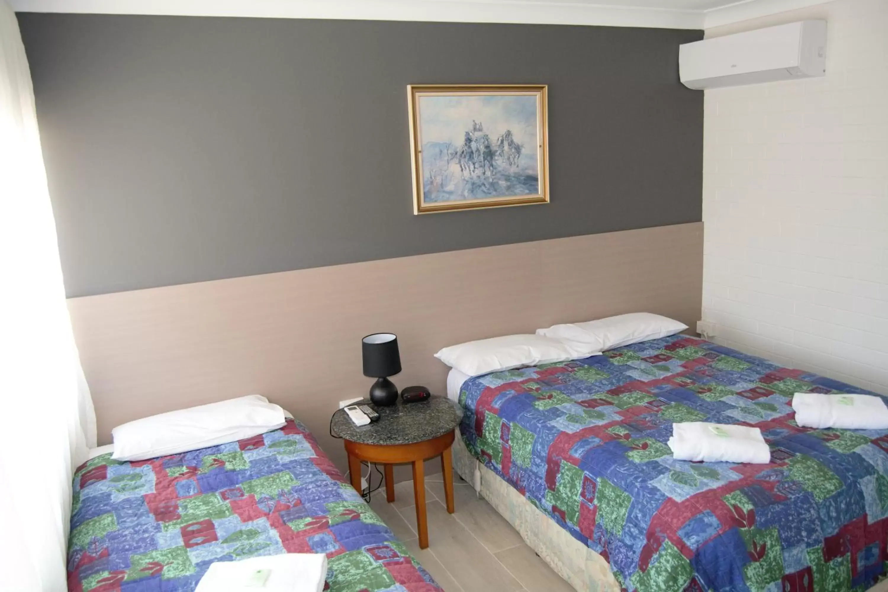 Bed in Civic Motor Inn Bed in Civic Motor Inn