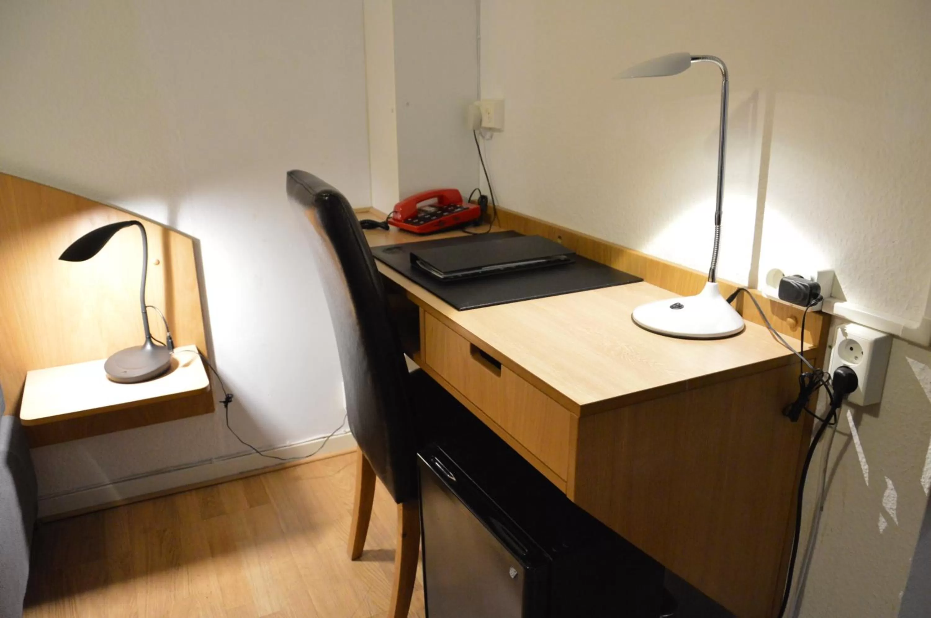 Property building, Bed in Best Western Hotel Anno 1937