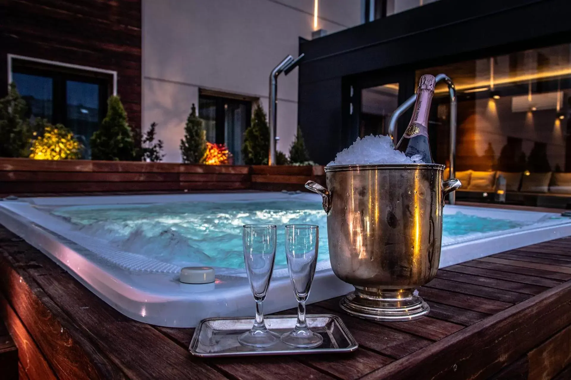 Hot Tub, Swimming Pool in HB Aosta Hotel & Balcony SPA