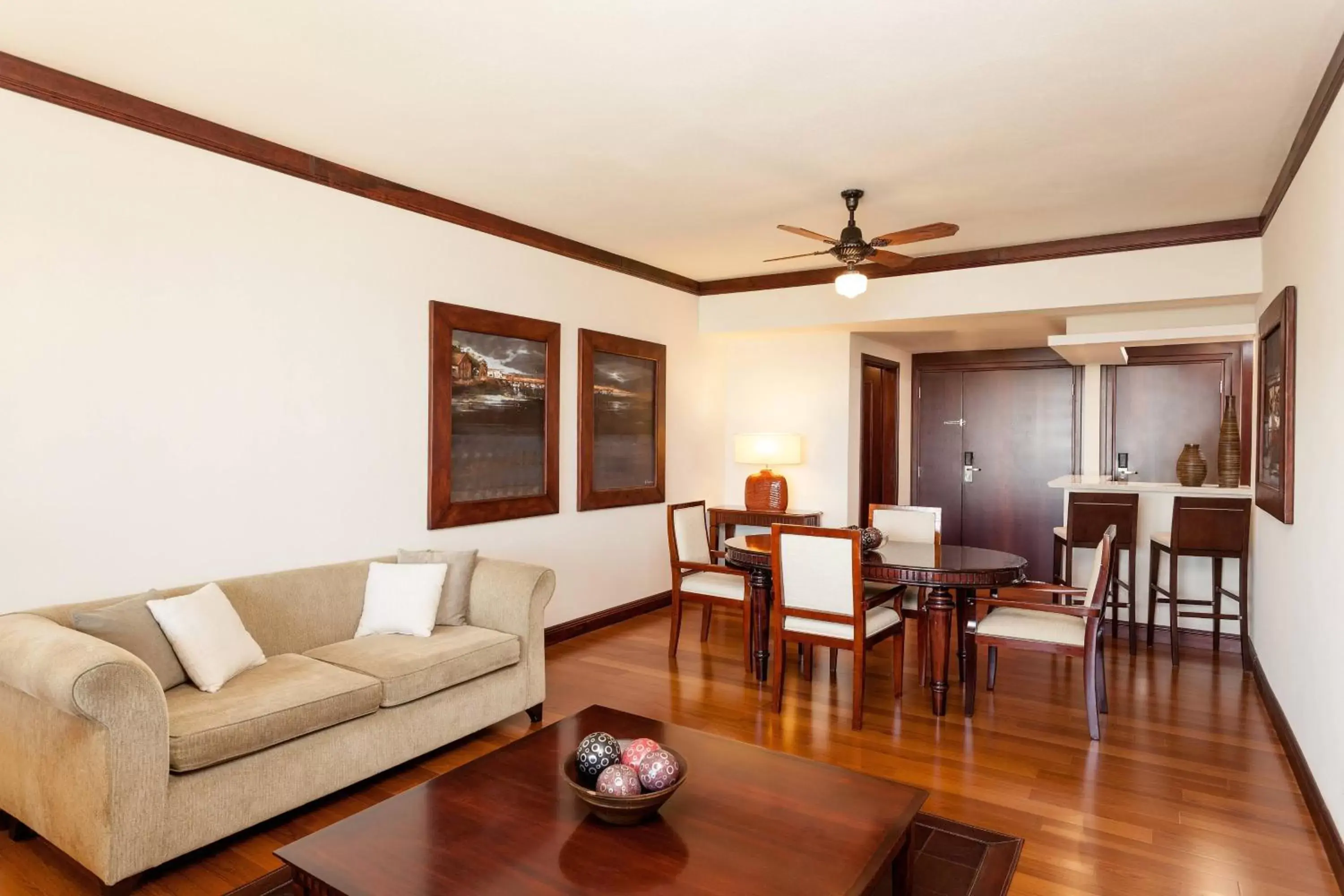 Bedroom, Seating Area in Sheraton Colonia Golf & Spa Resort